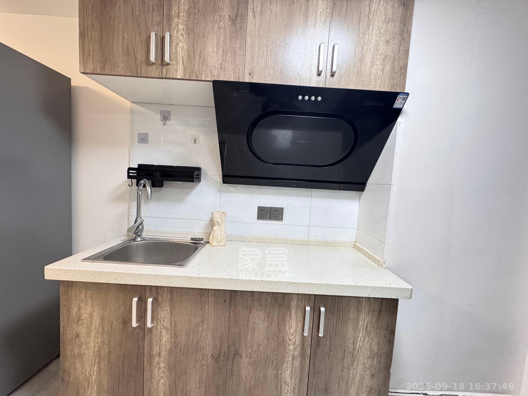 裕天国际商汇中心  1室1厅1卫    1600.0元/月室内图