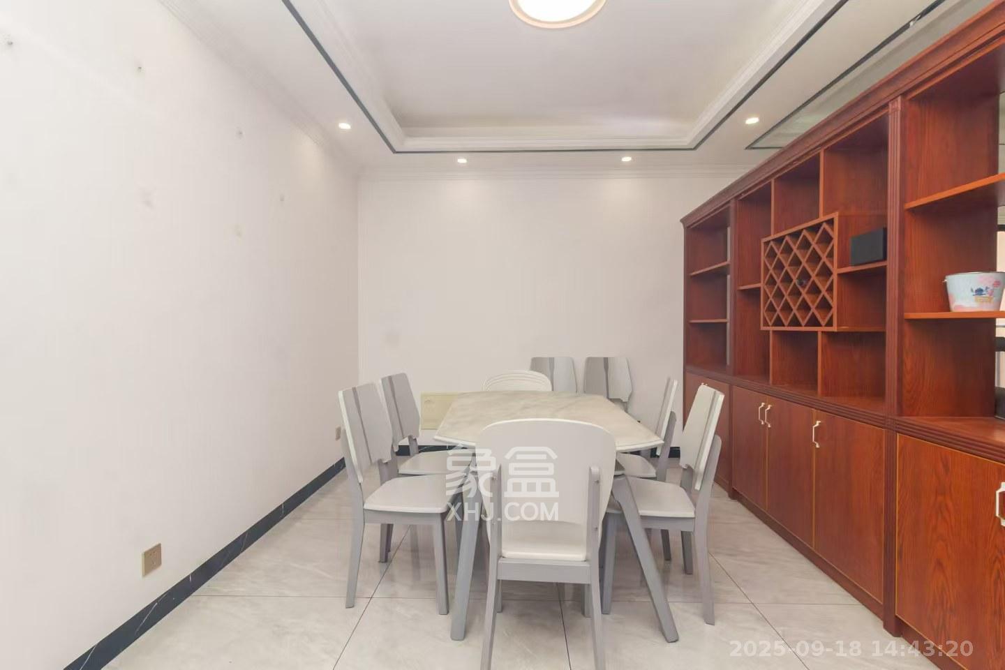 天园假日  3室2厅2卫    2800.0元/月室内图