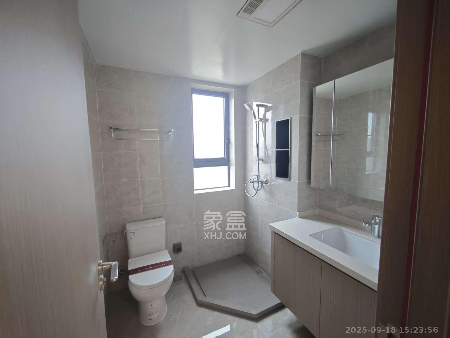 德奥上河城章  4室2厅2卫    4500.0元/月室内图