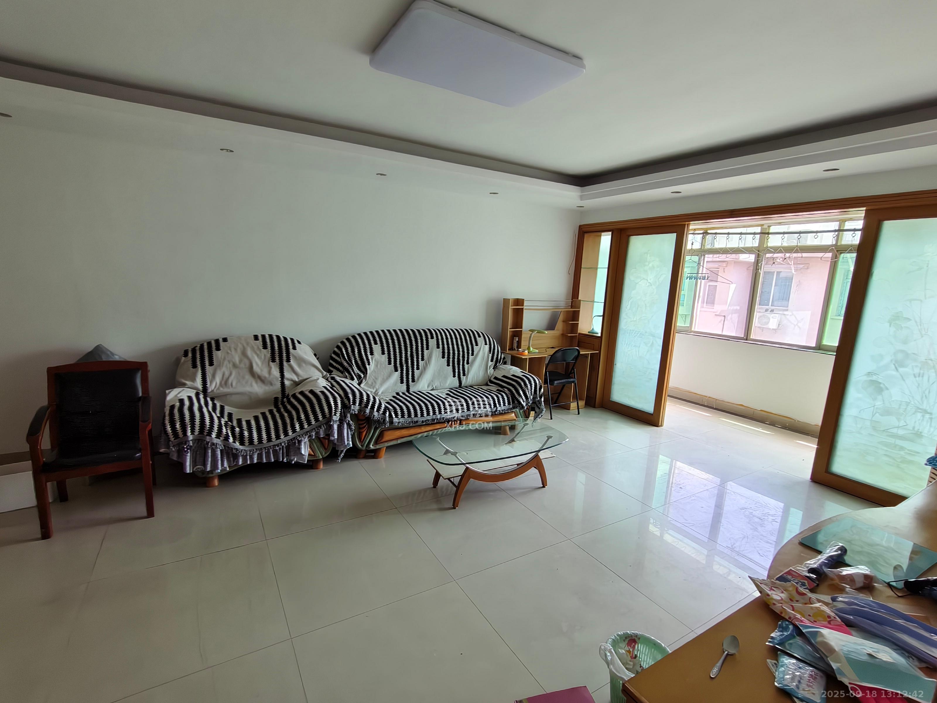 人民新村 3室2厅2卫 2600.0元/月 人民新村 3室2厅2卫 2600.0元/月室内图