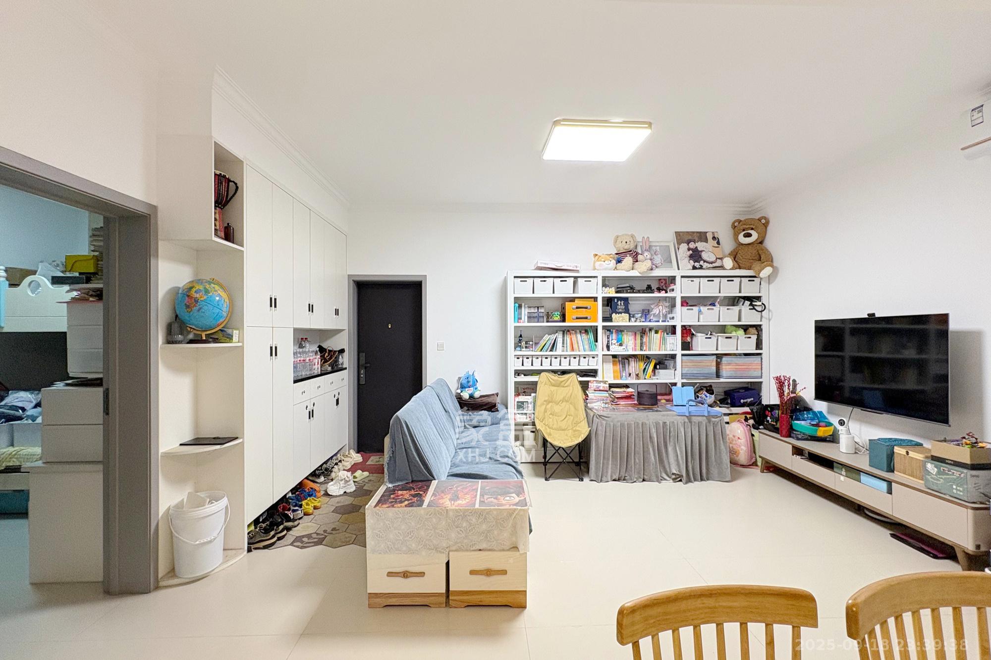 富华大厦 3室2厅1卫 120.0万 富华大厦 3室2厅1卫 120.0万客厅