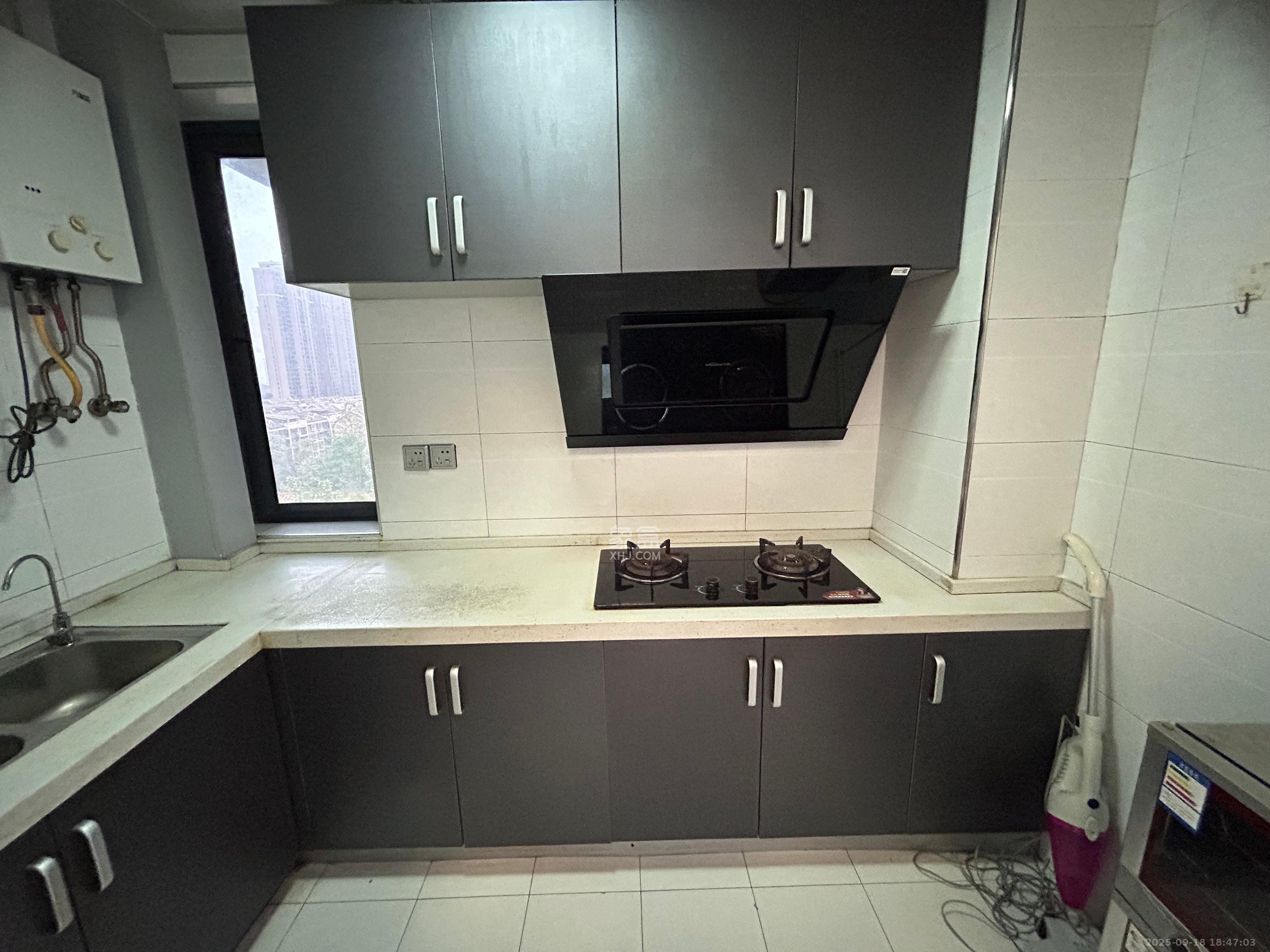 花样年华  4室2厅1卫    1800.0元/月室内图