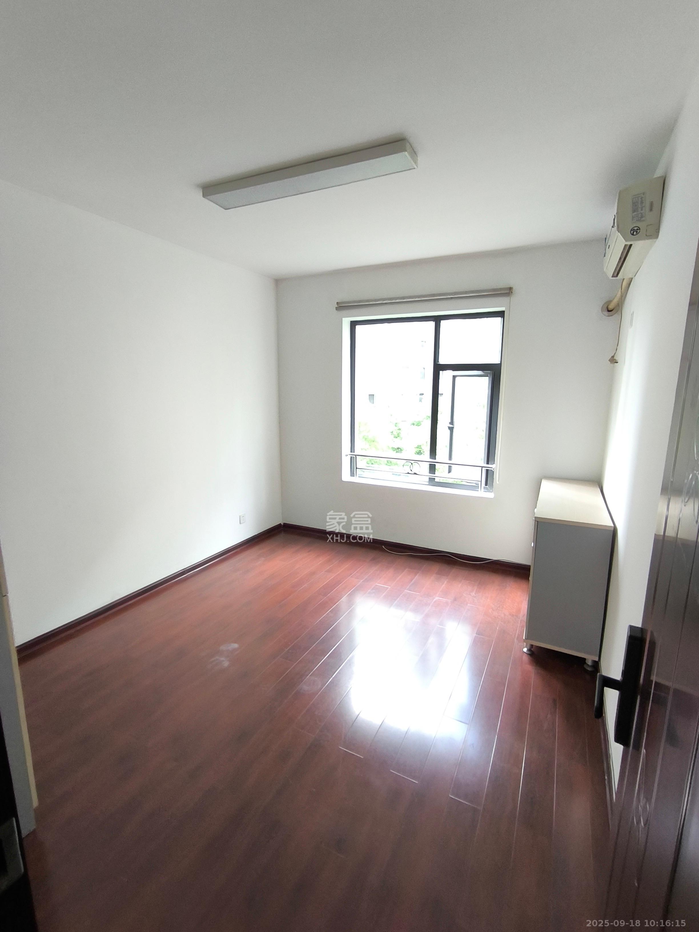 香樟雅郡 3室2厅1卫 2700.0元/月 香樟雅郡 3室2厅1卫 2700.0元/月室内图