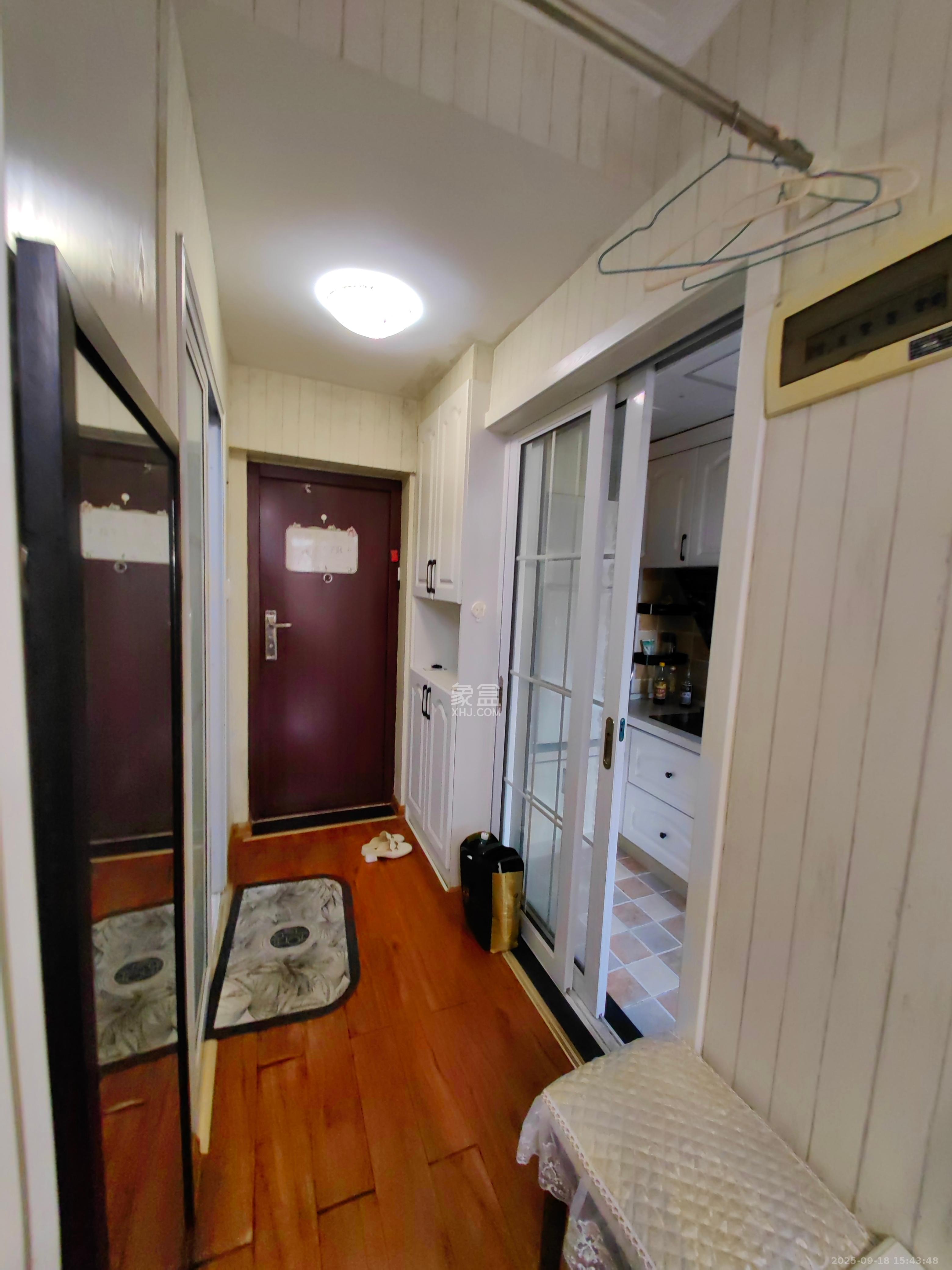 中建芙蓉工社  1室1厅1卫    1180.0元/月室内图