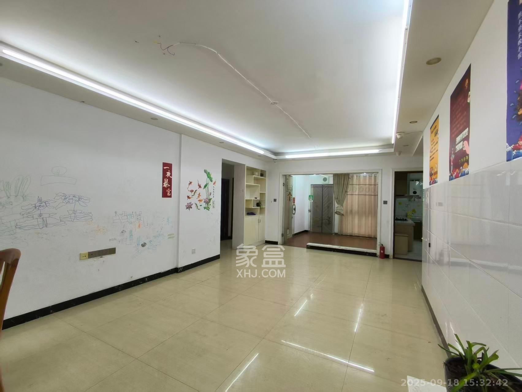 万科魅力之城  3室2厅2卫   2000.00元/月