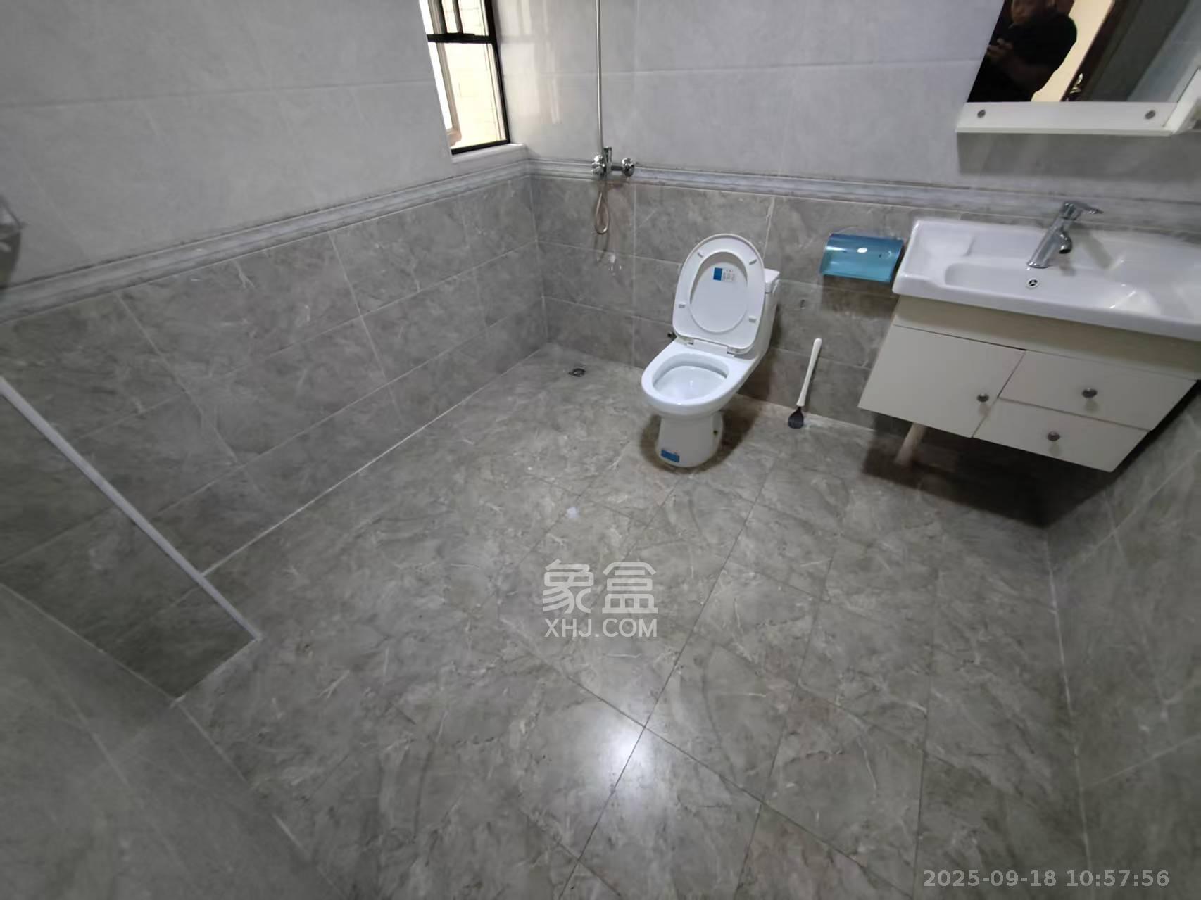 八方小区B区  3室2厅2卫    4000.0元/月室内图