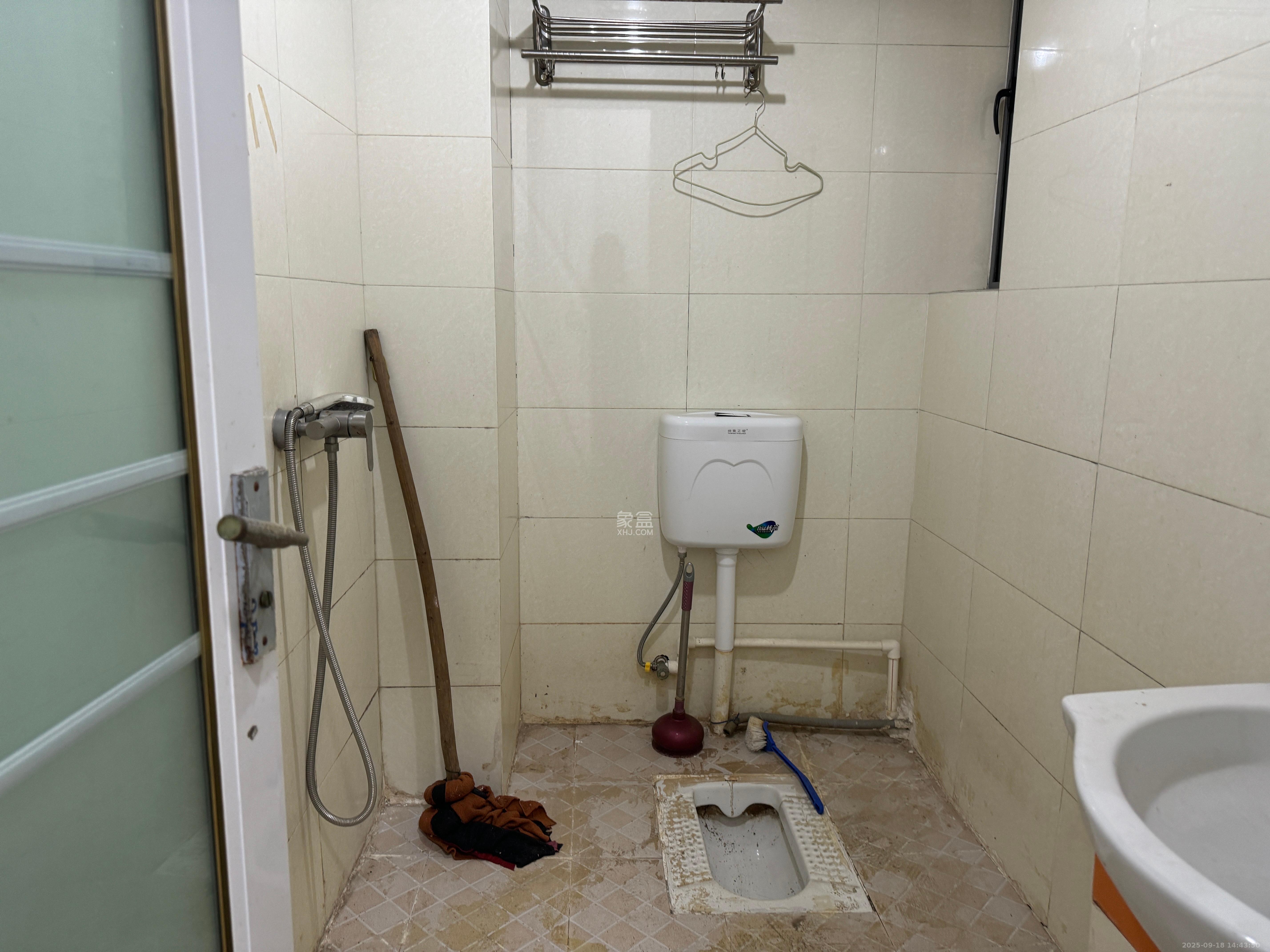 上海城小区 3室2厅2卫 2000.0元/月 上海城小区 3室2厅2卫 2000.0元/月室内图