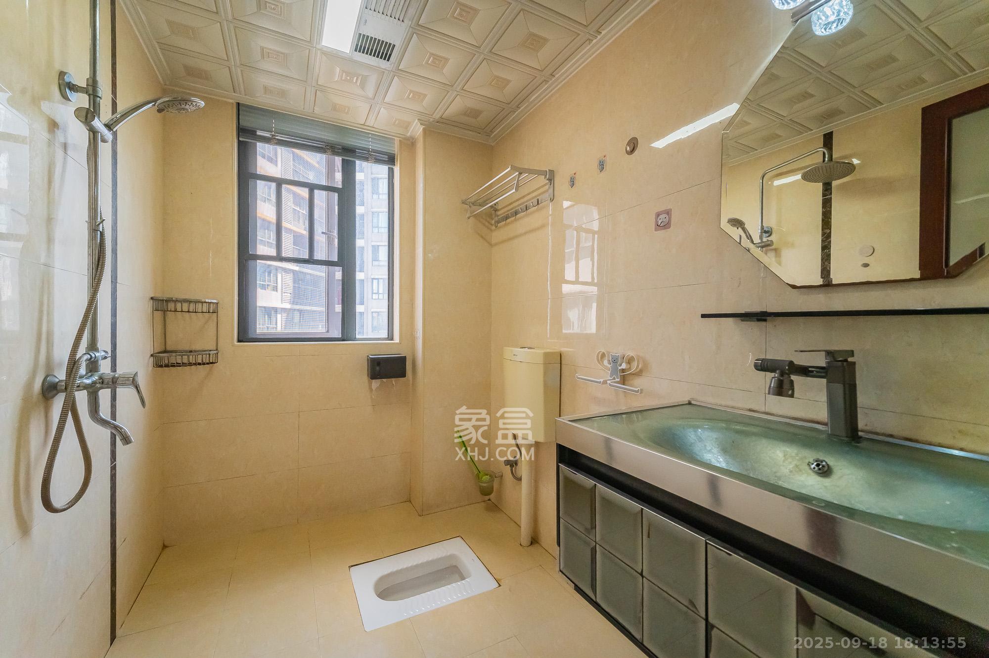 恒基凯旋门一二期  3室2厅1卫    67.8万卫生间