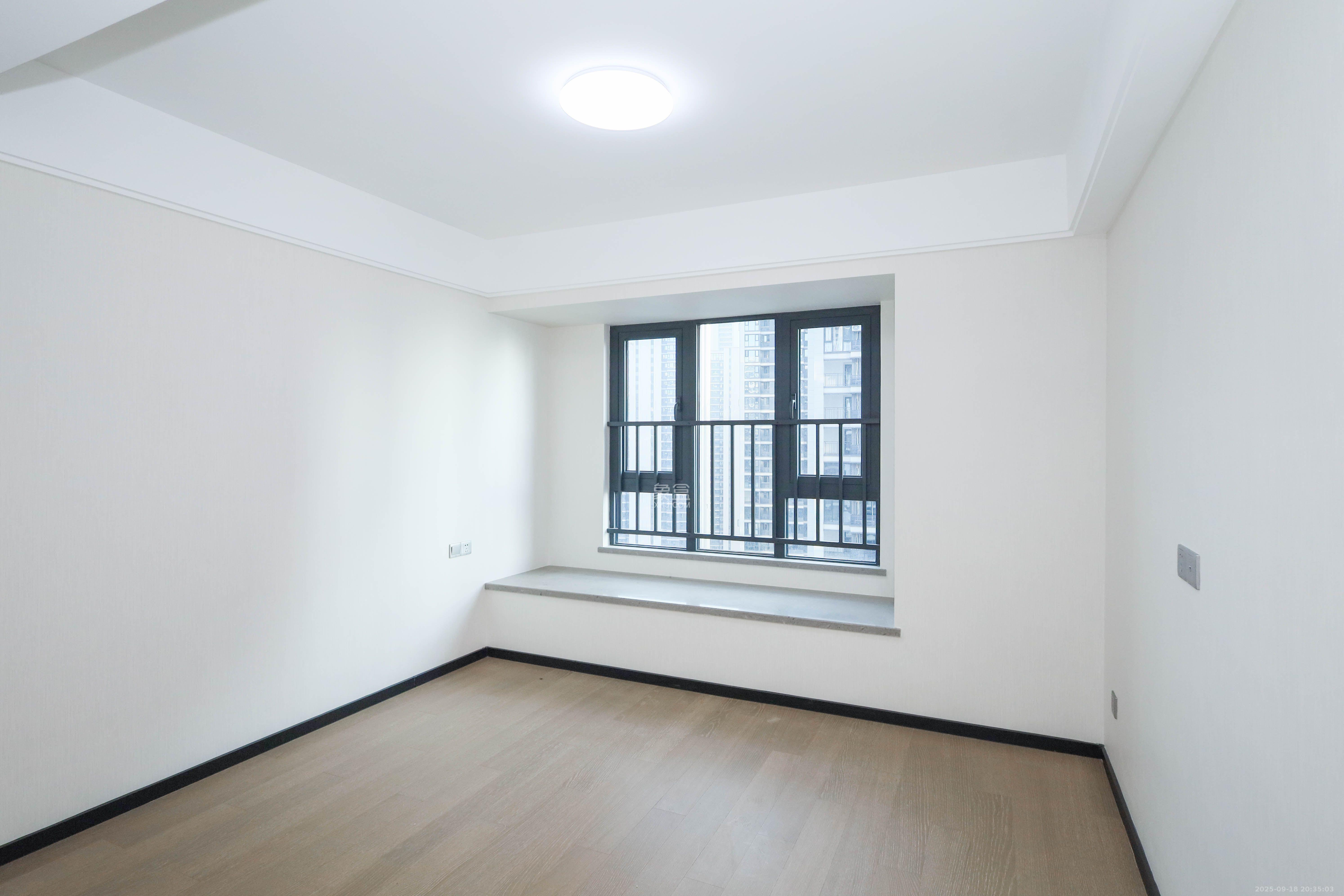 中海阅溪府  5室2厅2卫    4800.0元/月室内图