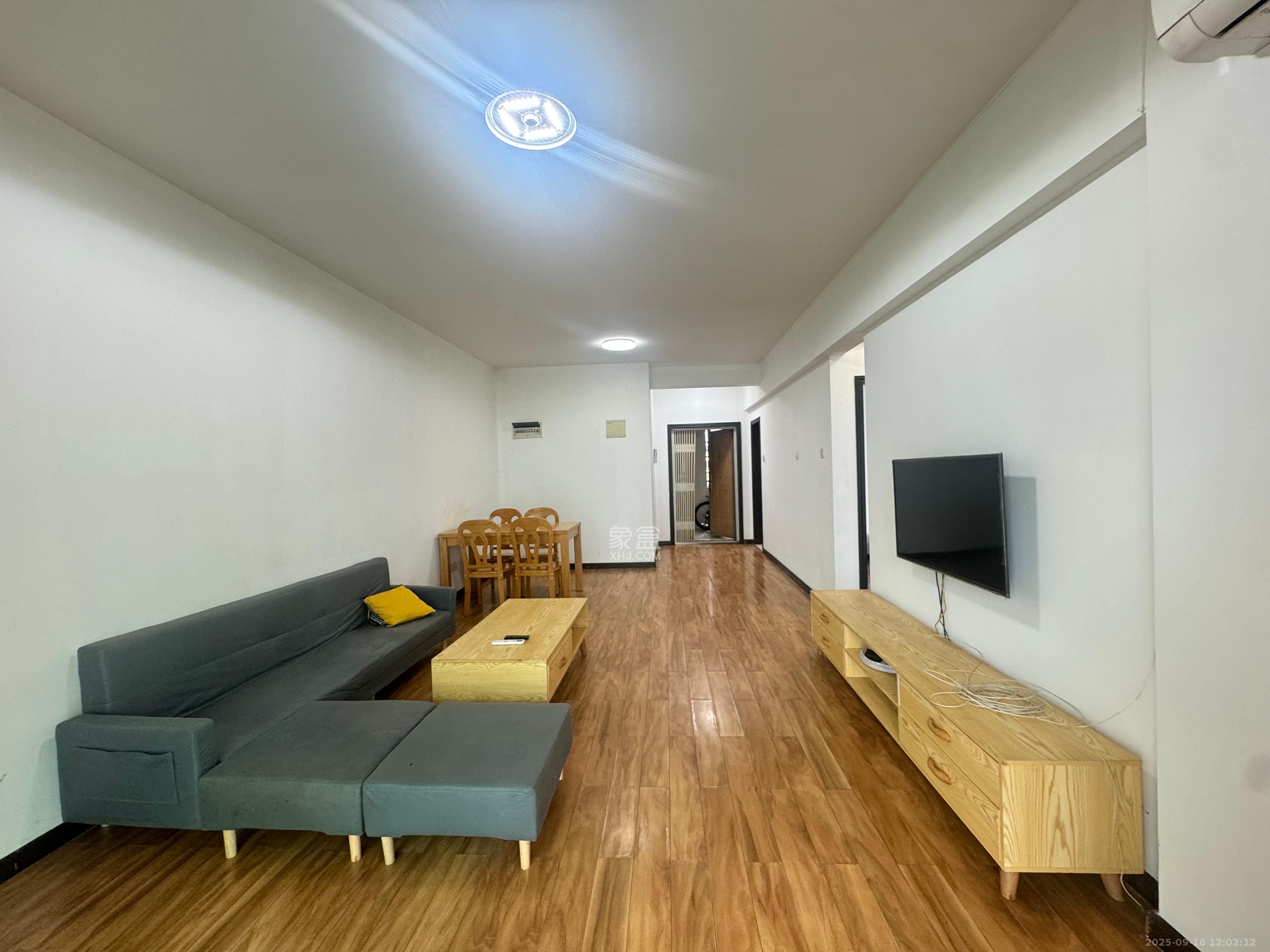 新城新世界一二三期  2室2厅1卫   2100.00元/月室内图