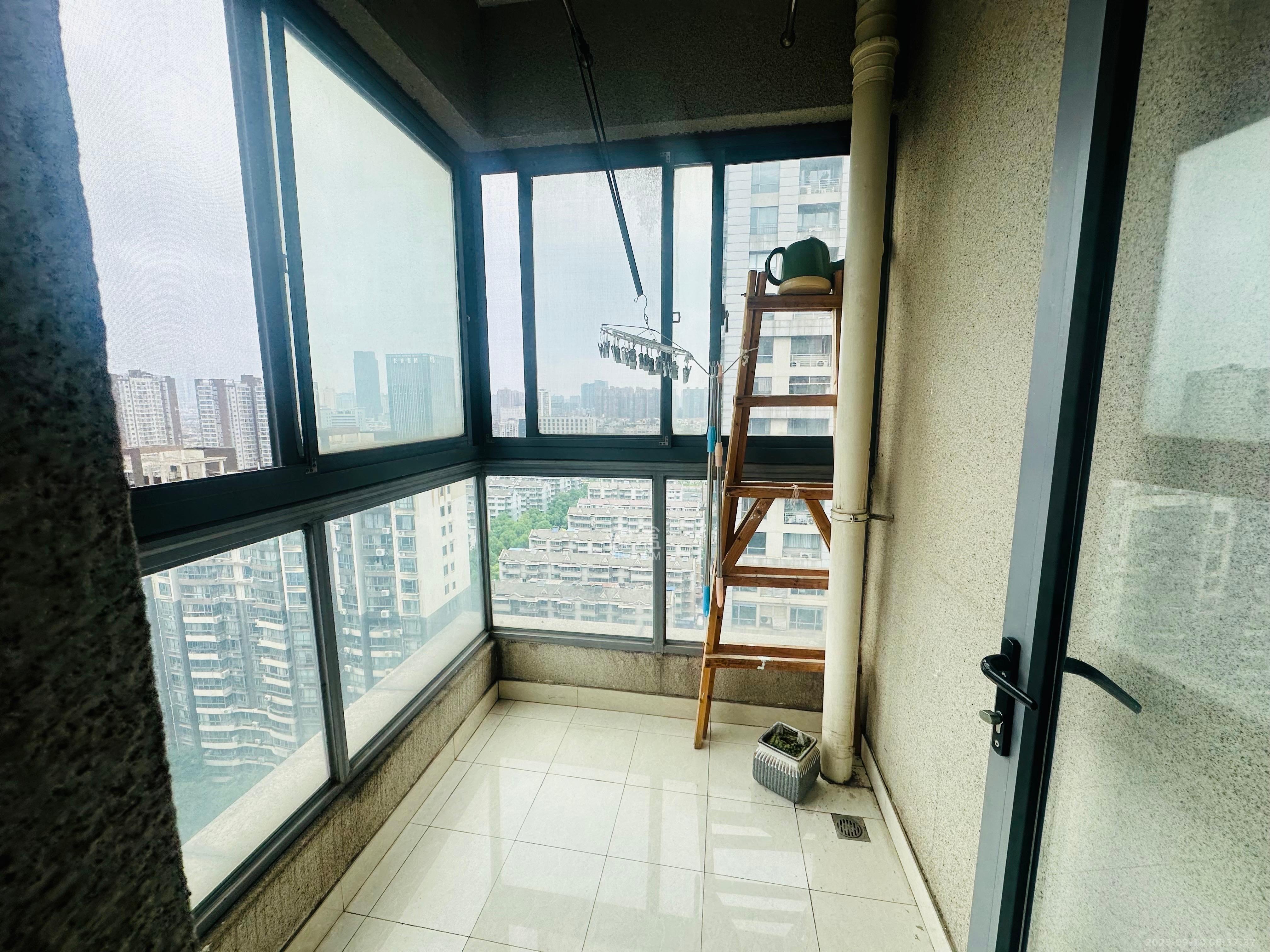 西子一间  2室2厅1卫    2300.0元/月 西子一间  2室2厅1卫    2300.0元/月室内图