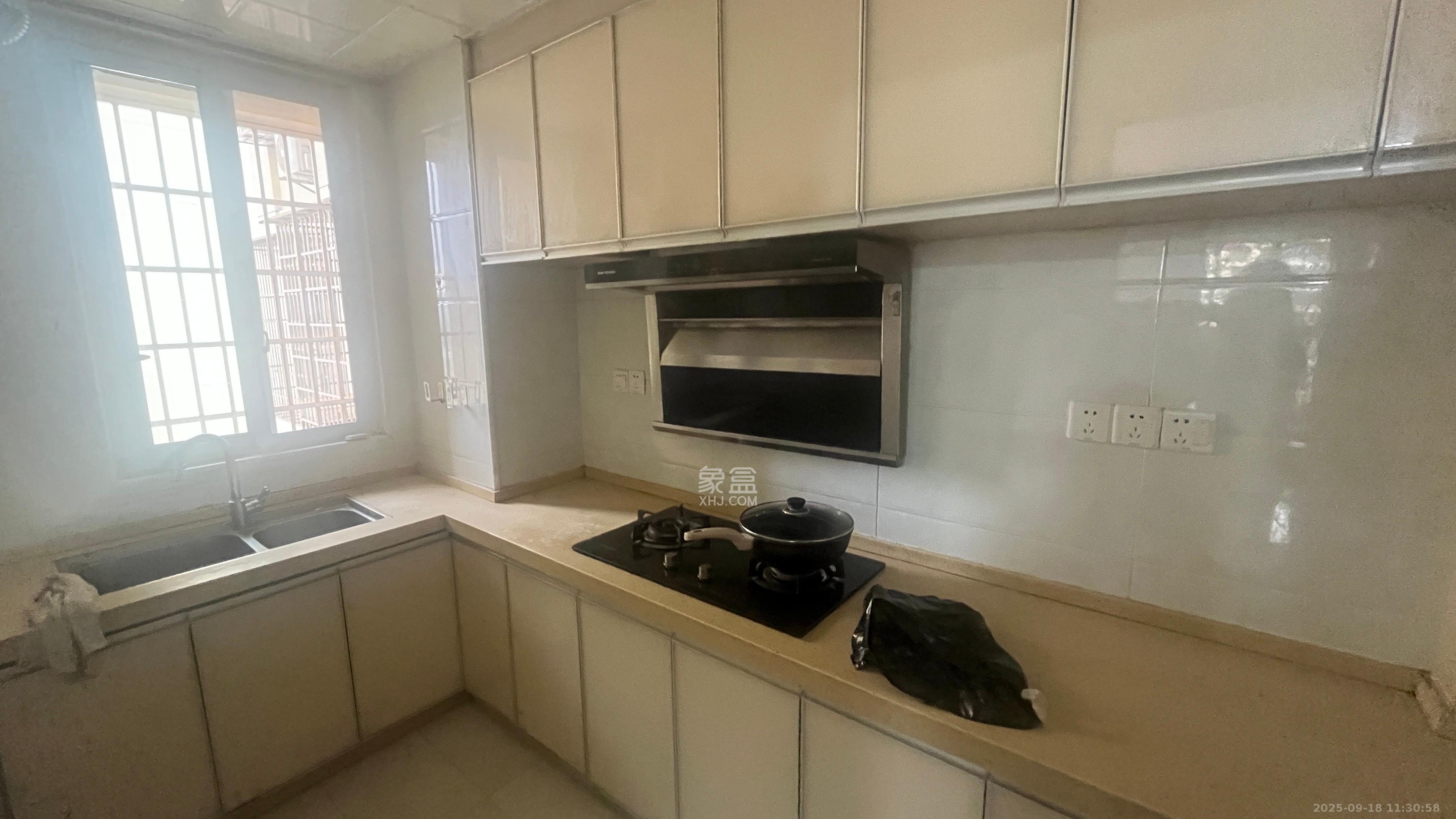 和康园小区  2室1厅1卫    1800.0元/月室内图