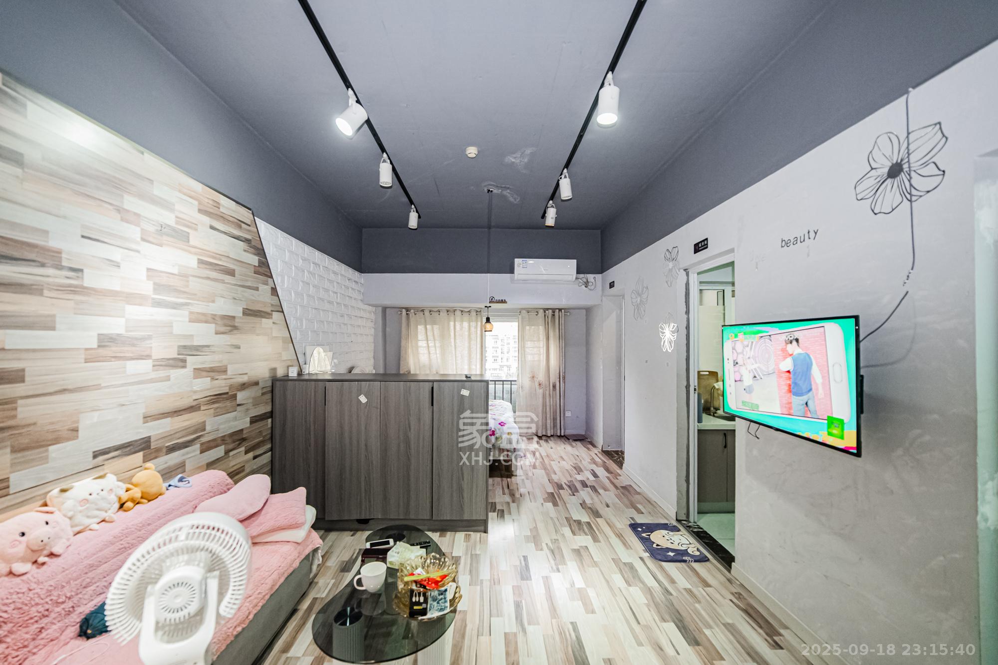 万国城（当代满庭春MOMA）三期  1室1厅1卫    36.0万