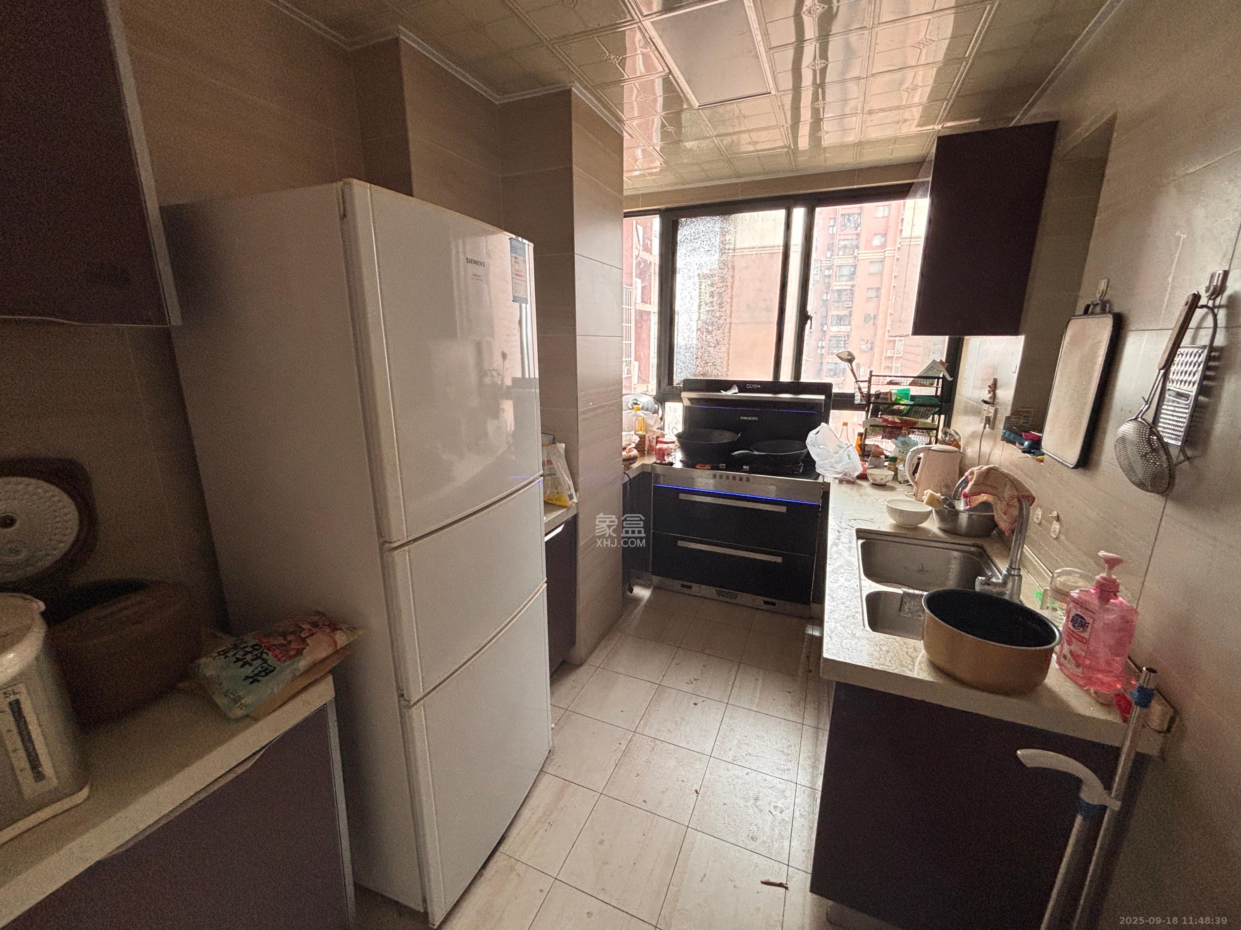 上海城小区  1室2厅2卫    2300.0元/月 上海城小区  1室2厅2卫    2300.0元/月室内图