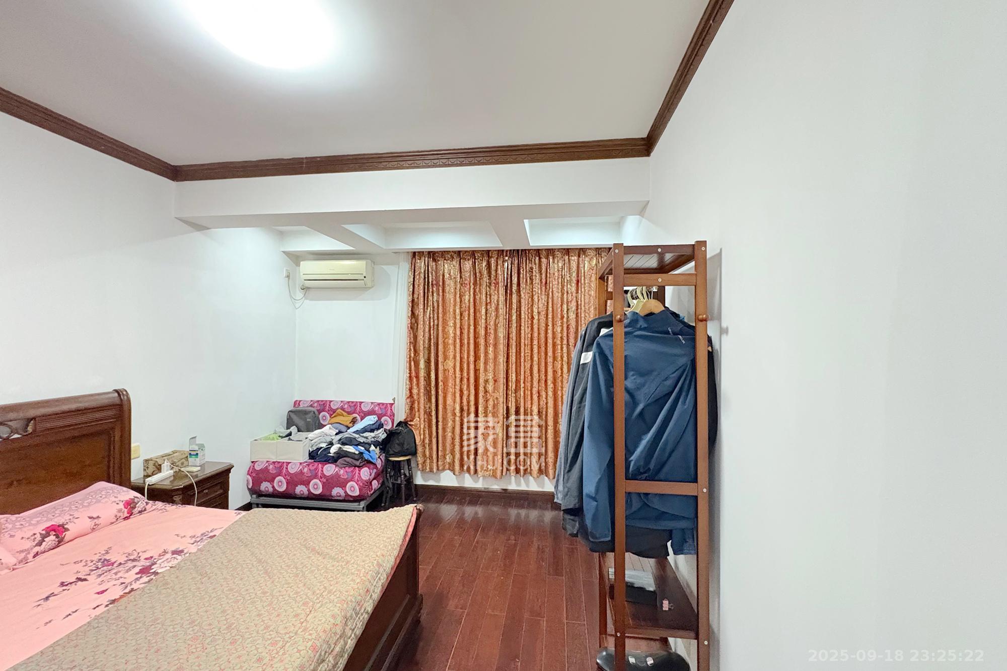 梦泽园 6室3厅4卫 1605.0万 梦泽园 6室3厅4卫 1605.0万卧室