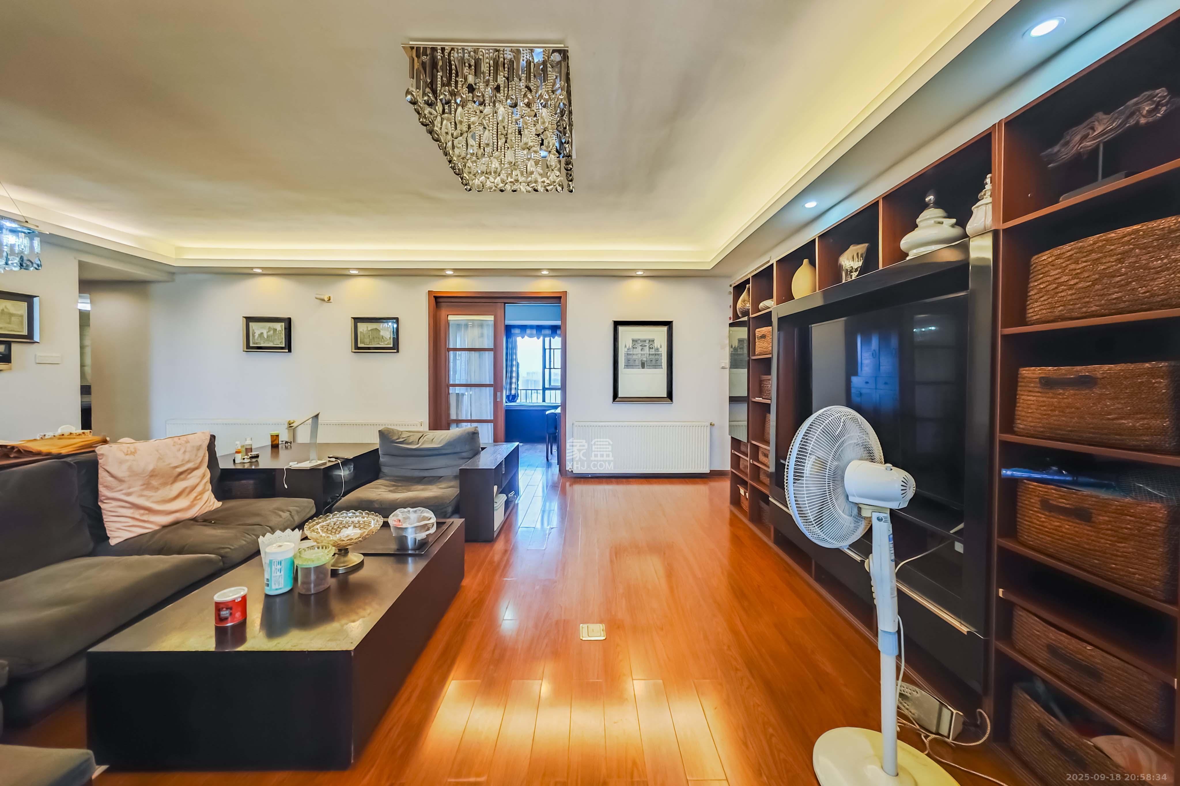 万科金域华府三四期 4室2厅2卫 110.0万 万科金域华府三四期 4室2厅2卫 110.0万客厅