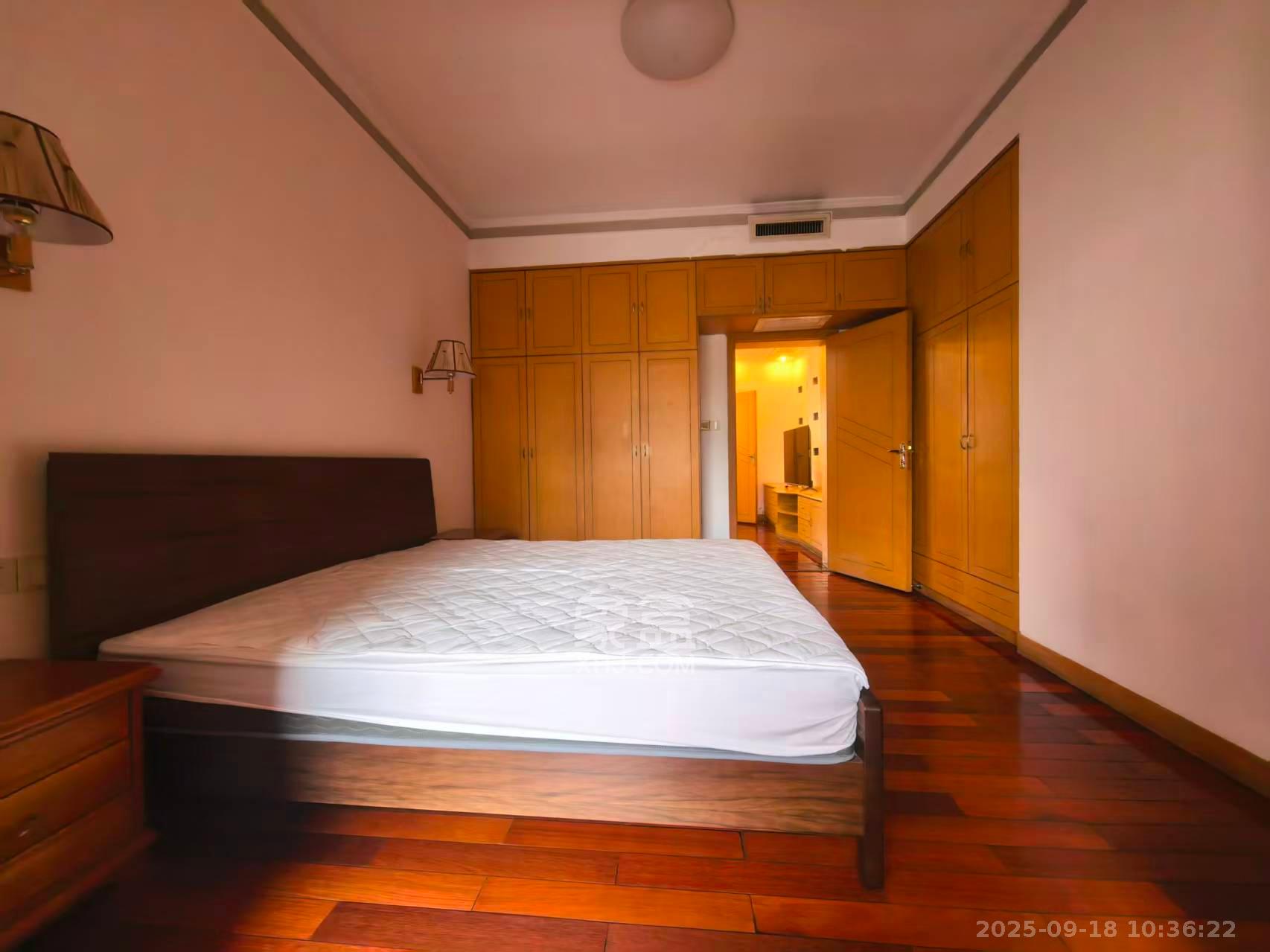 湘农桥社区 3室2厅1卫 2400.0元/月 湘农桥社区 3室2厅1卫 2400.0元/月室内图