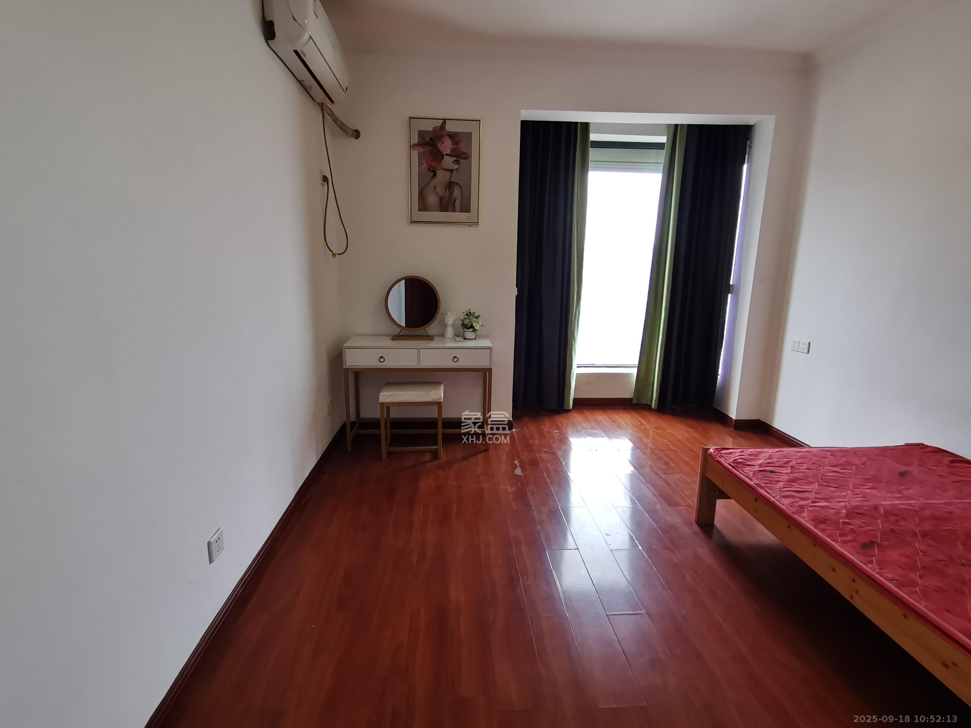 明发国际城  4室2厅2卫    2000.0元/月室内图