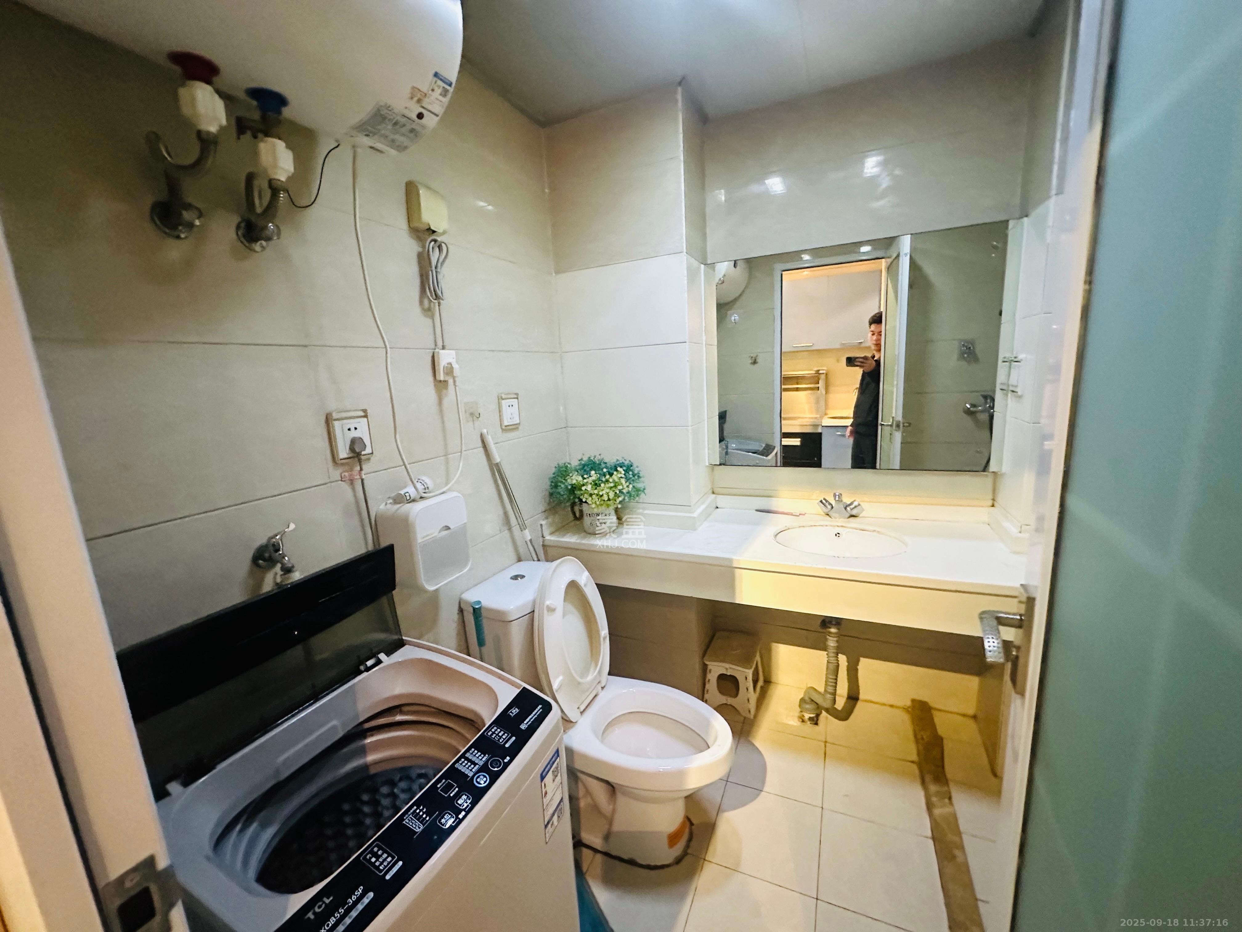 西子一间  1室1厅1卫    1800.0元/月 西子一间  1室1厅1卫    1800.0元/月室内图