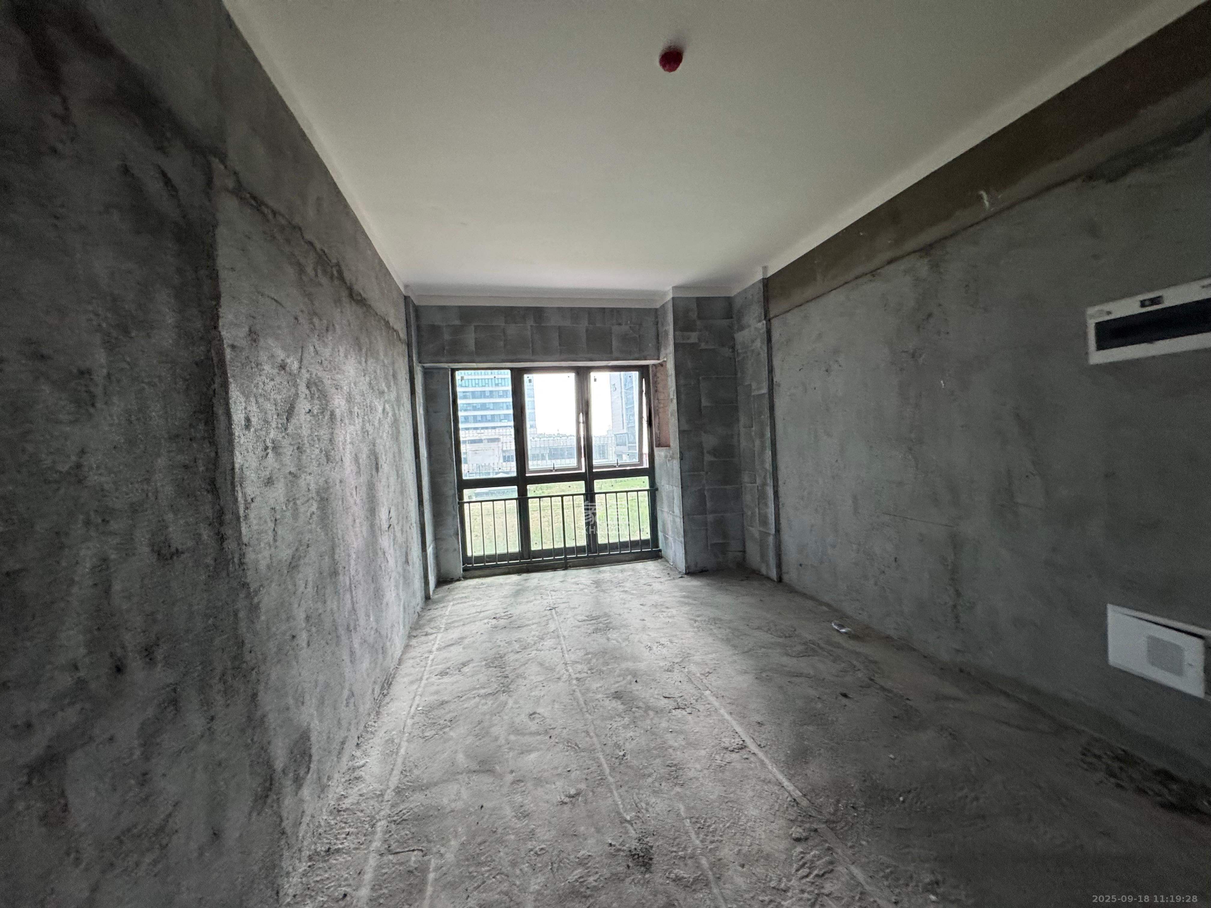 绿地商务广场  1室1厅1卫    1500.0元/月室内图