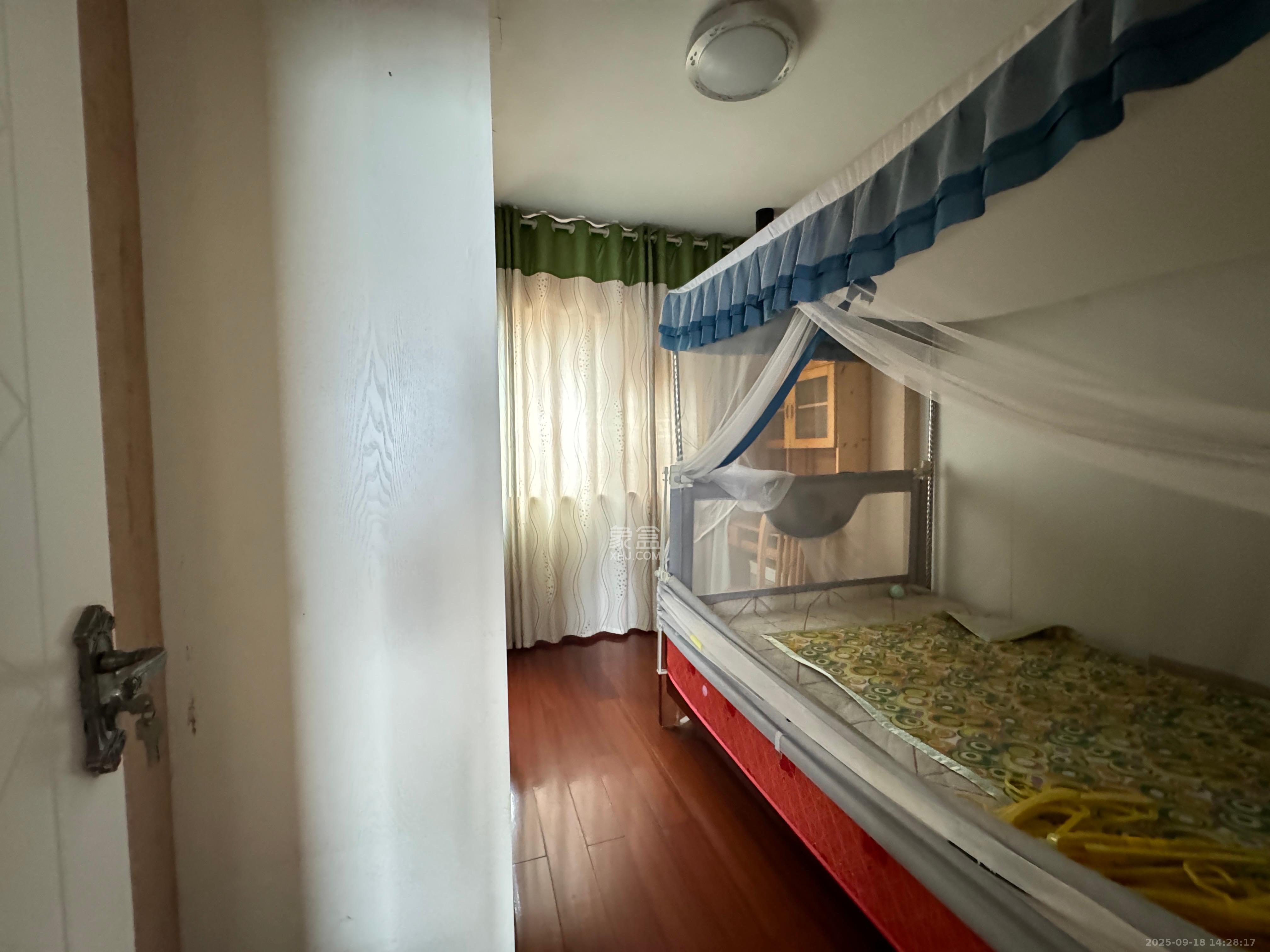 上海城小区  3室2厅1卫    2000.0元/月室内图