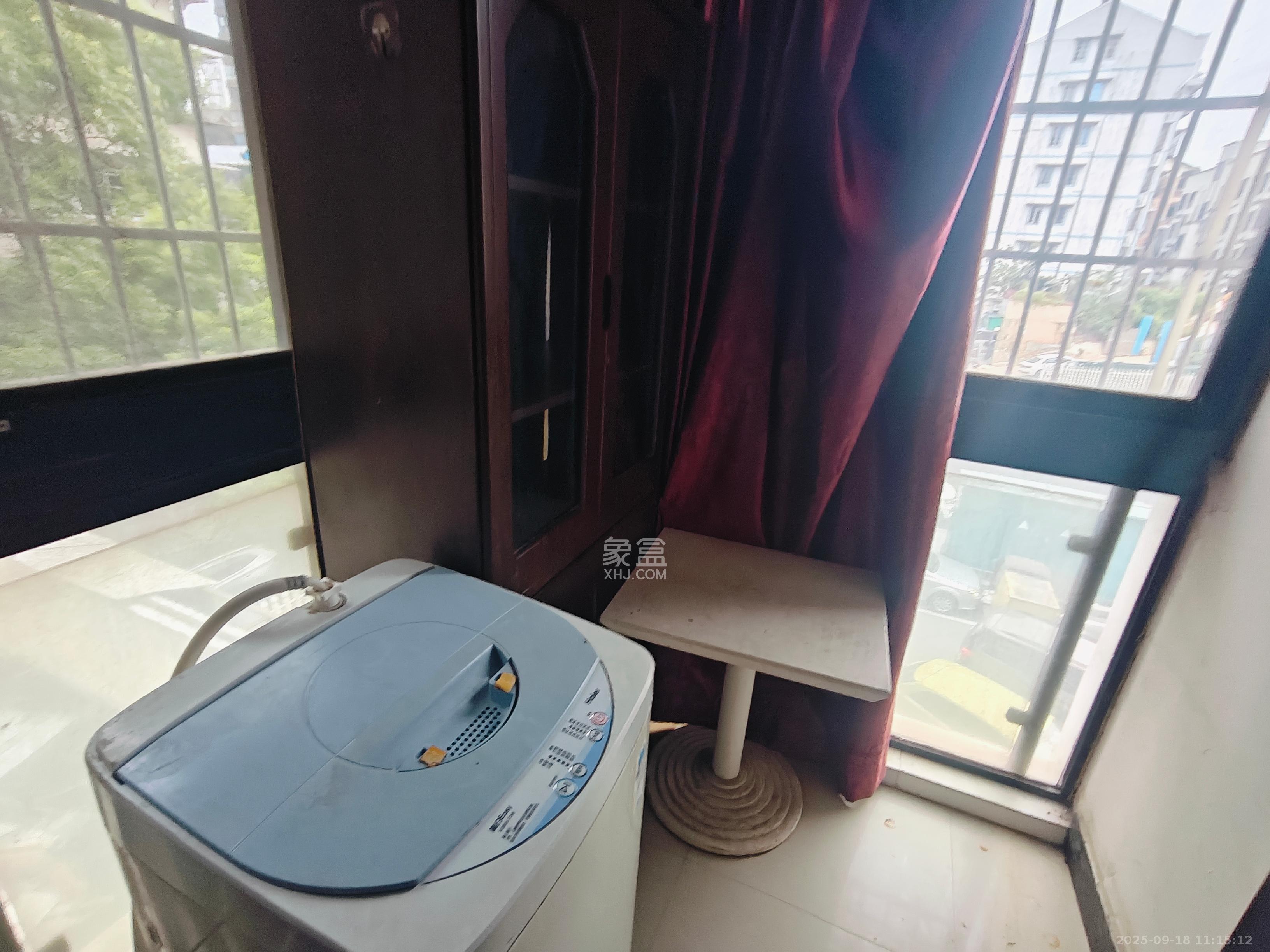 颐美沁园  1室1厅1卫    1800.0元/月室内图