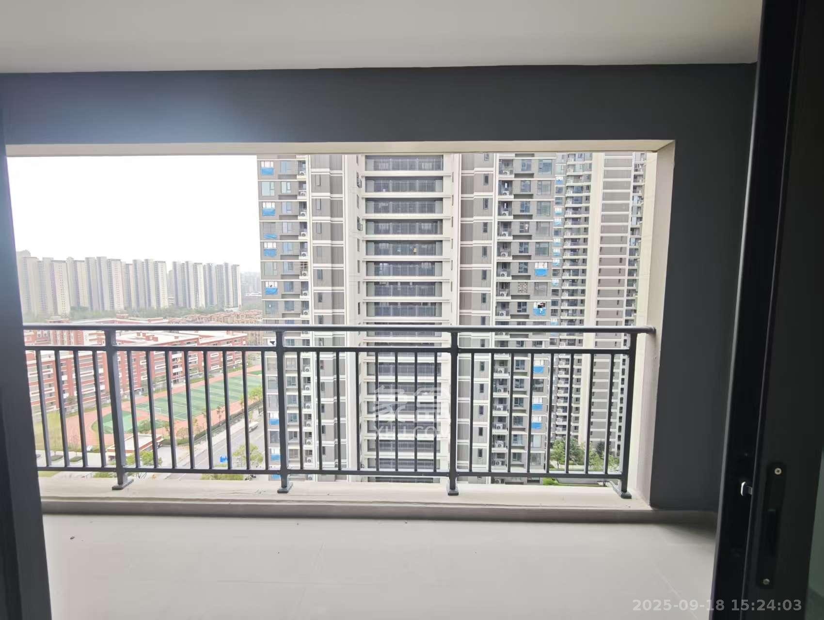 德奥上河城章  4室2厅2卫    4500.0元/月室内图