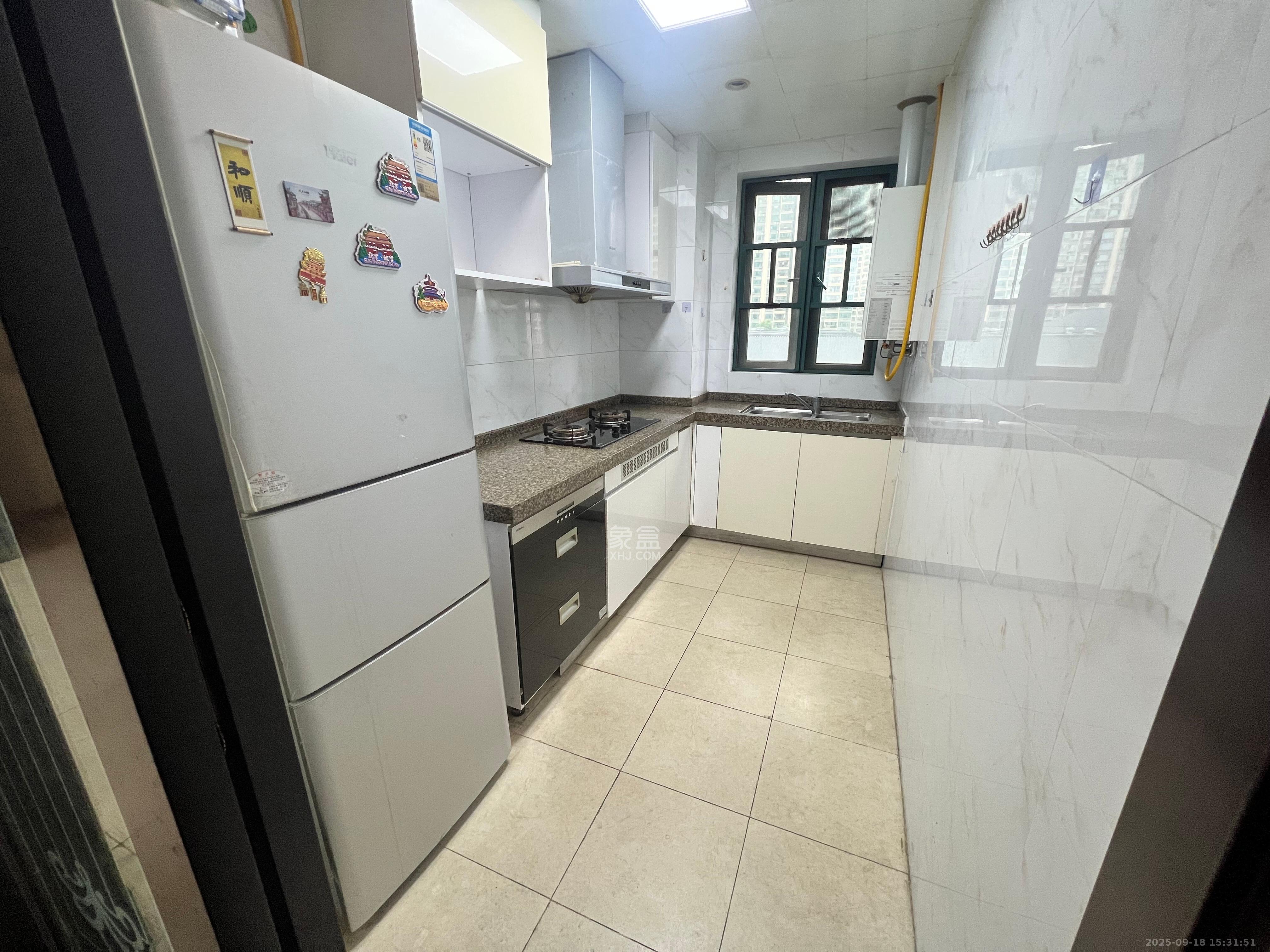 恒大雅苑 3室2厅2卫 2800.0元/月 恒大雅苑 3室2厅2卫 2800.0元/月室内图