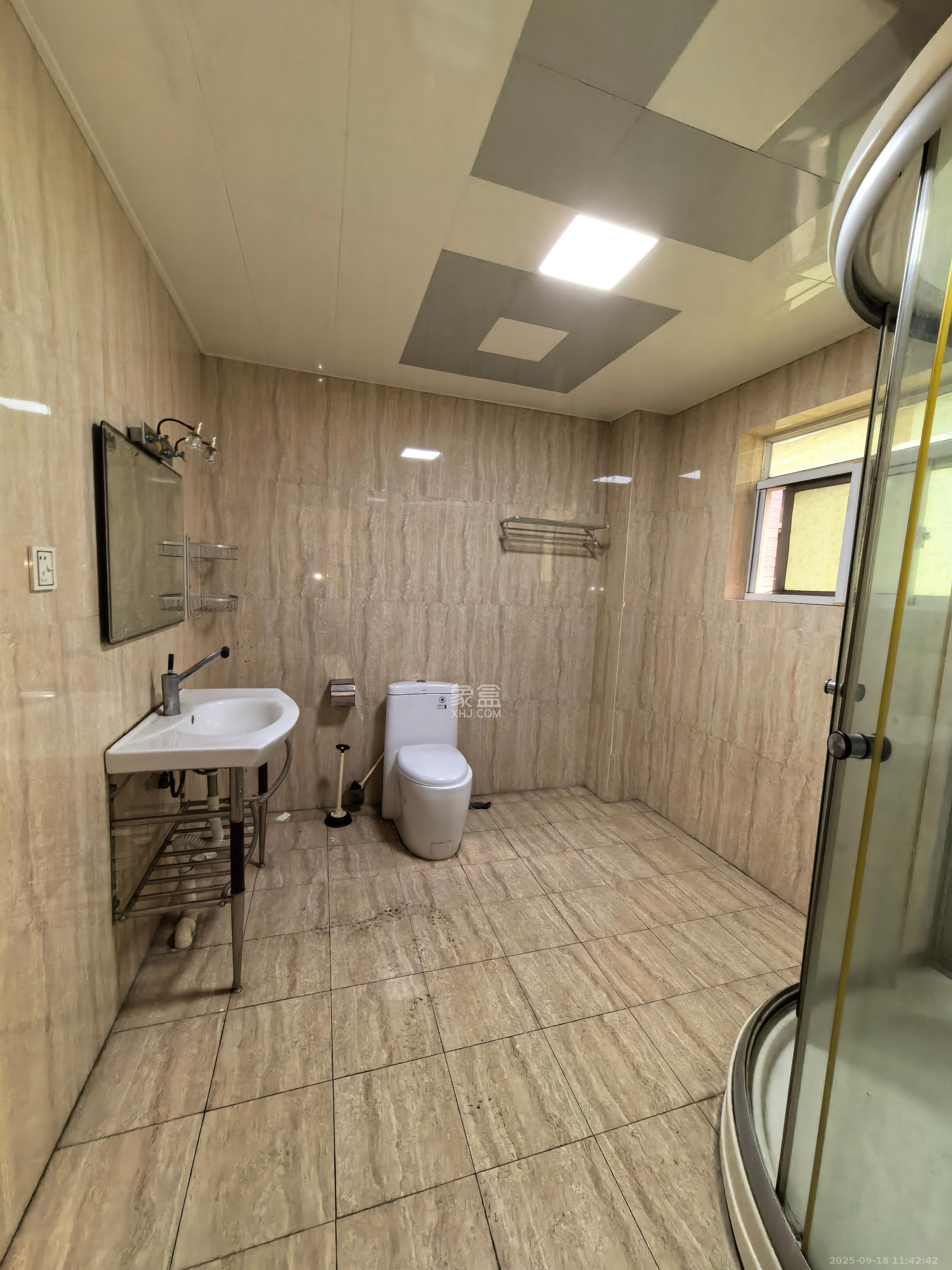 鑫政大厦 1室1厅1卫 1400.0元/月 鑫政大厦 1室1厅1卫 1400.0元/月室内图