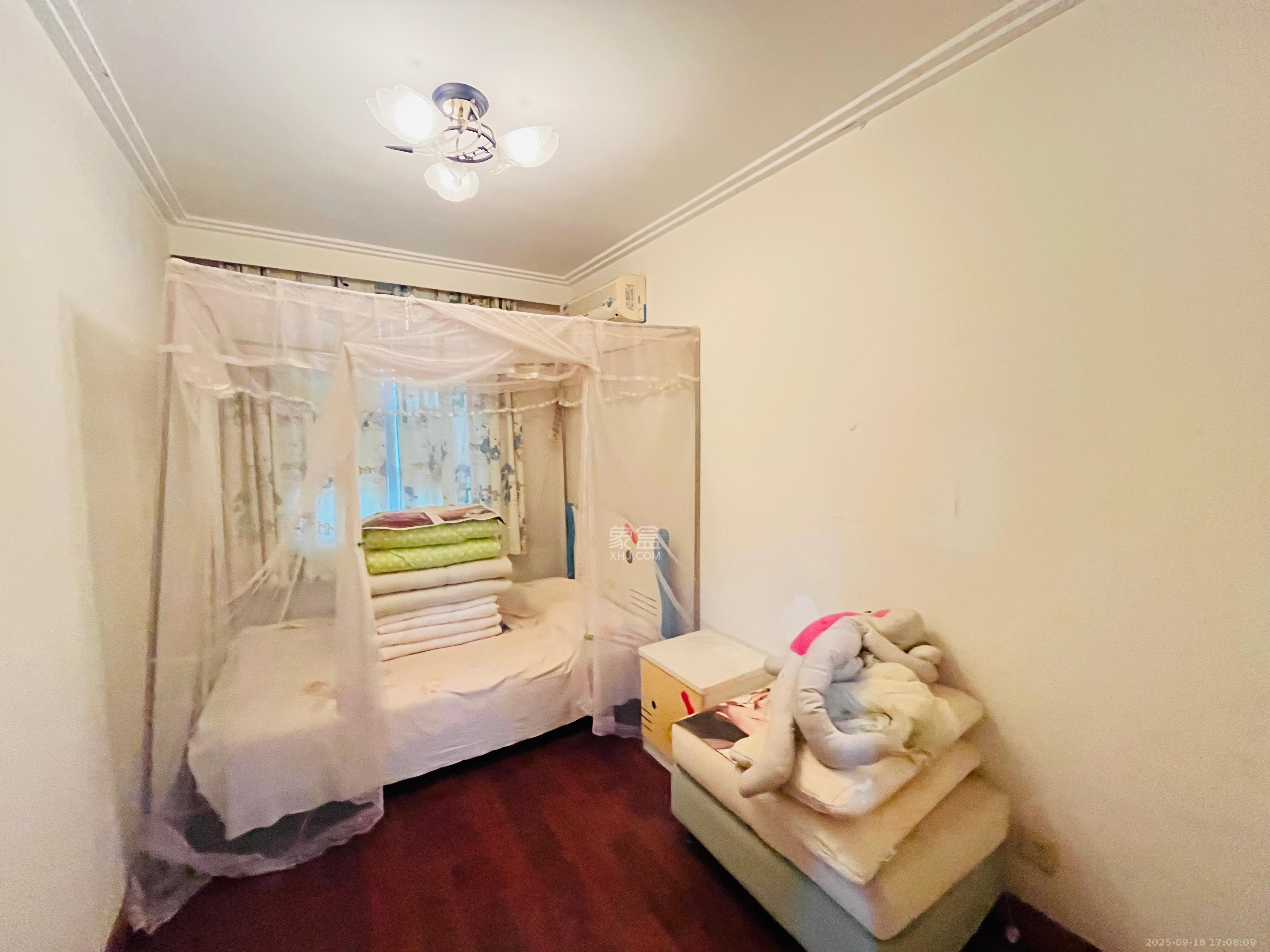 湘计花园  3室2厅1卫    2400.0元/月室内图