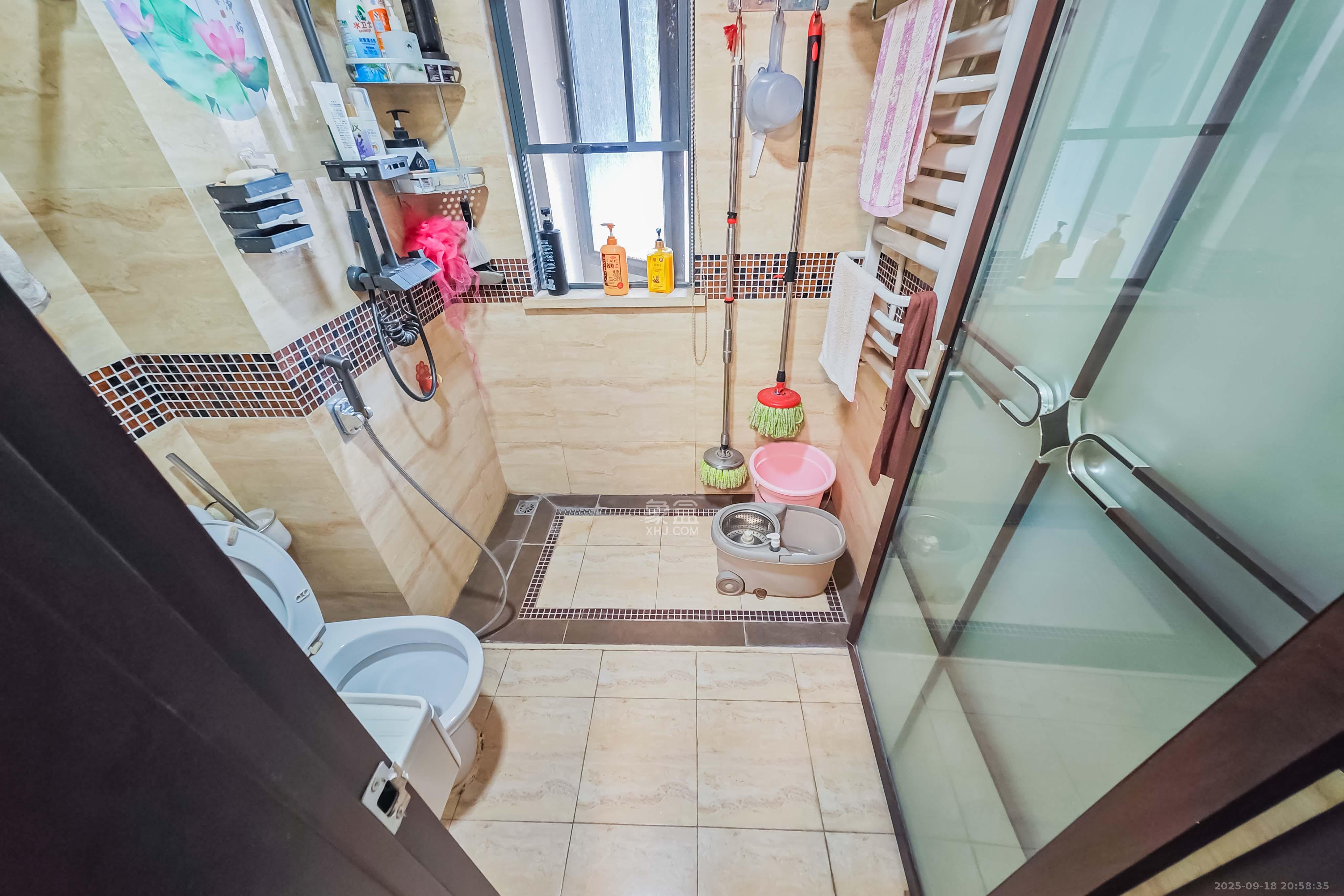 万科金域华府三四期 4室2厅2卫 110.0万 万科金域华府三四期 4室2厅2卫 110.0万卫生间