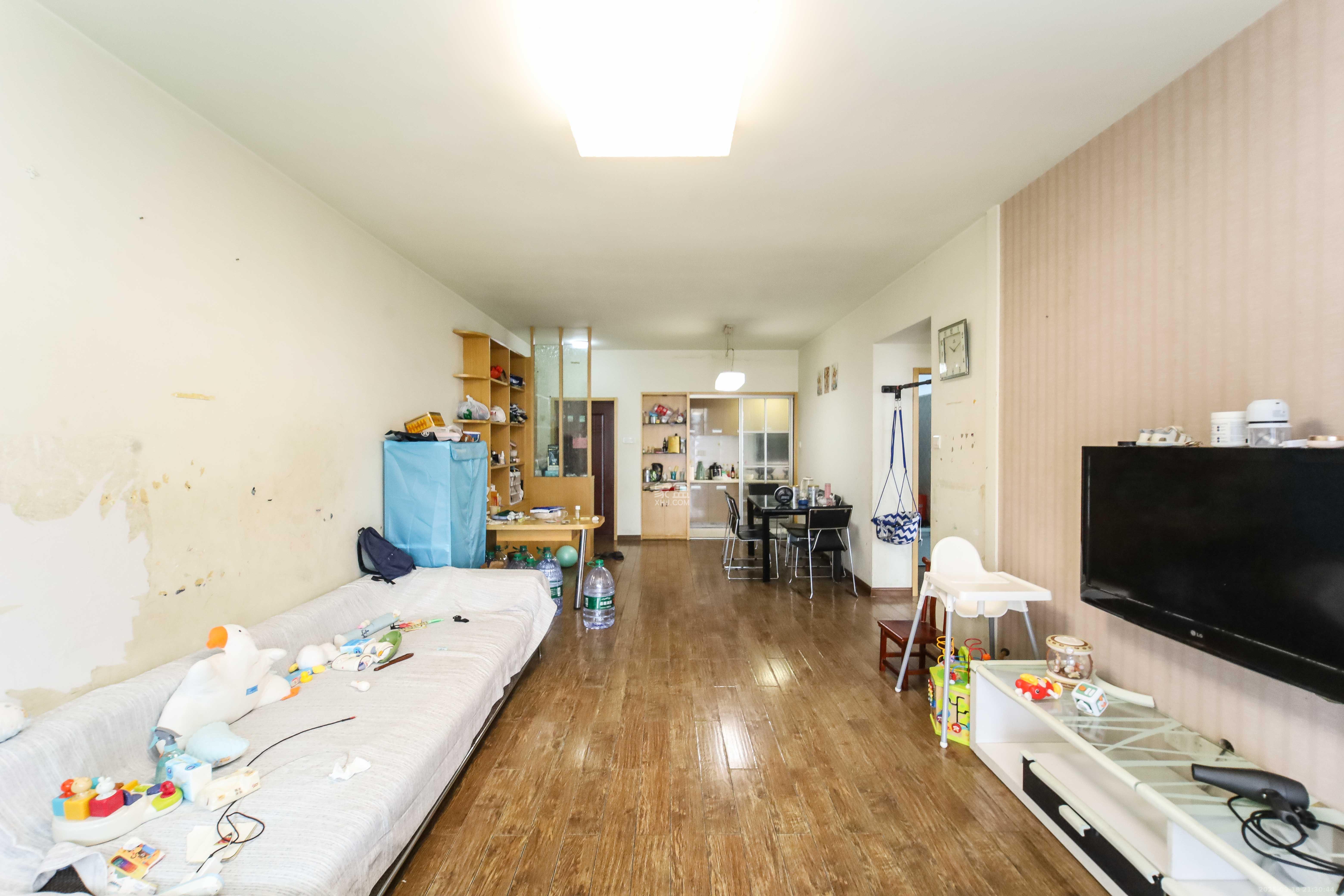 先锋东外滩  2室2厅1卫    69.8万客厅