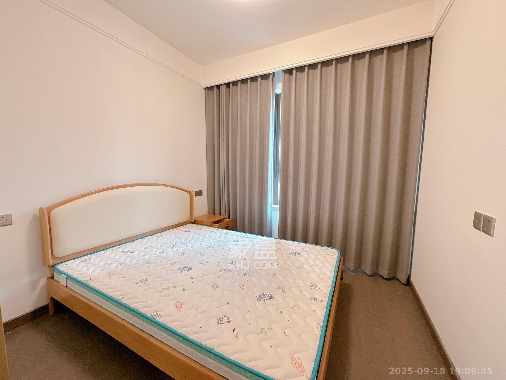 龙湖春江天玺  4室2厅2卫    5000.0元/月室内图