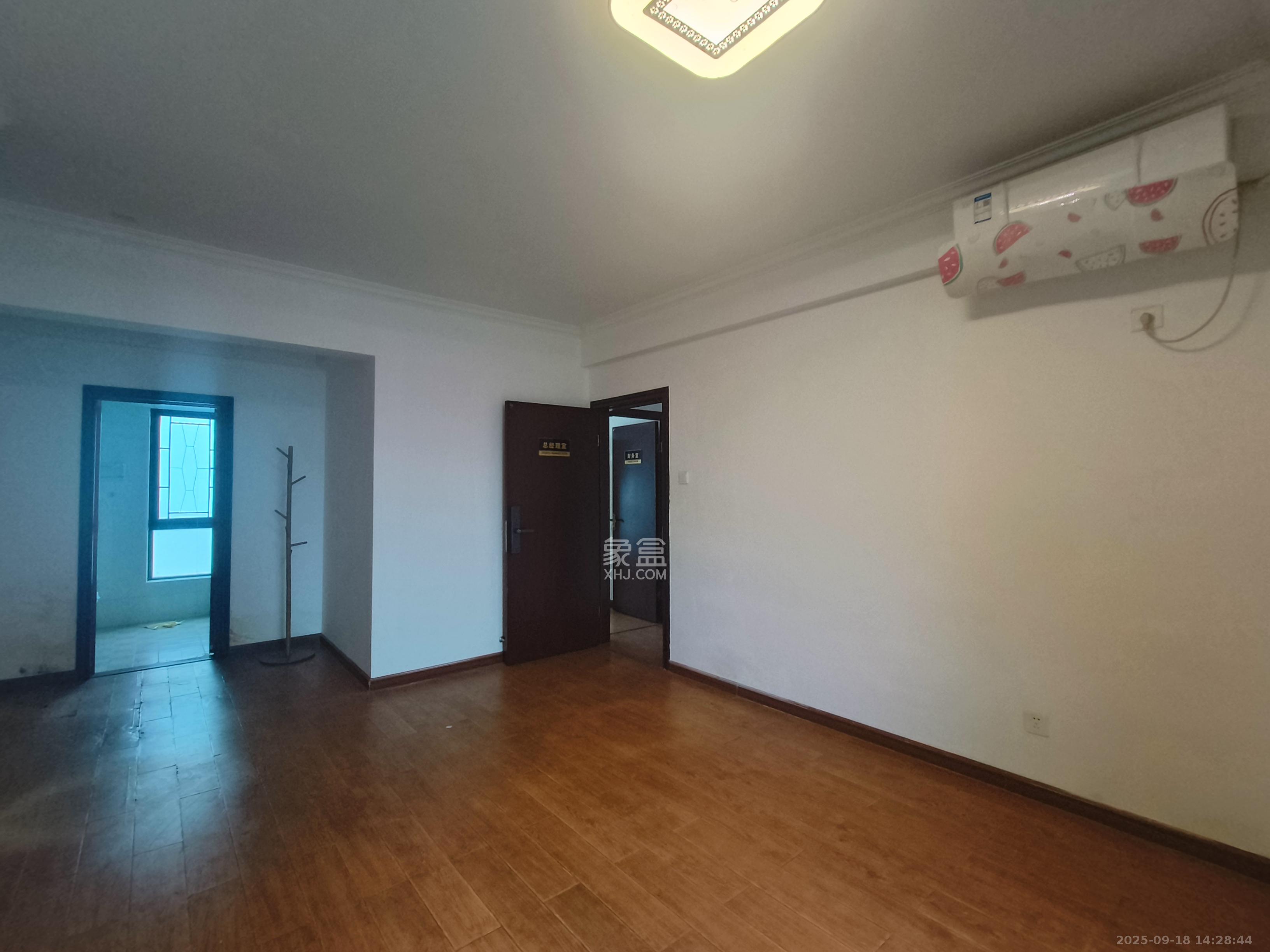 达美D6区  3室2厅1卫   3500.00元/月室内图