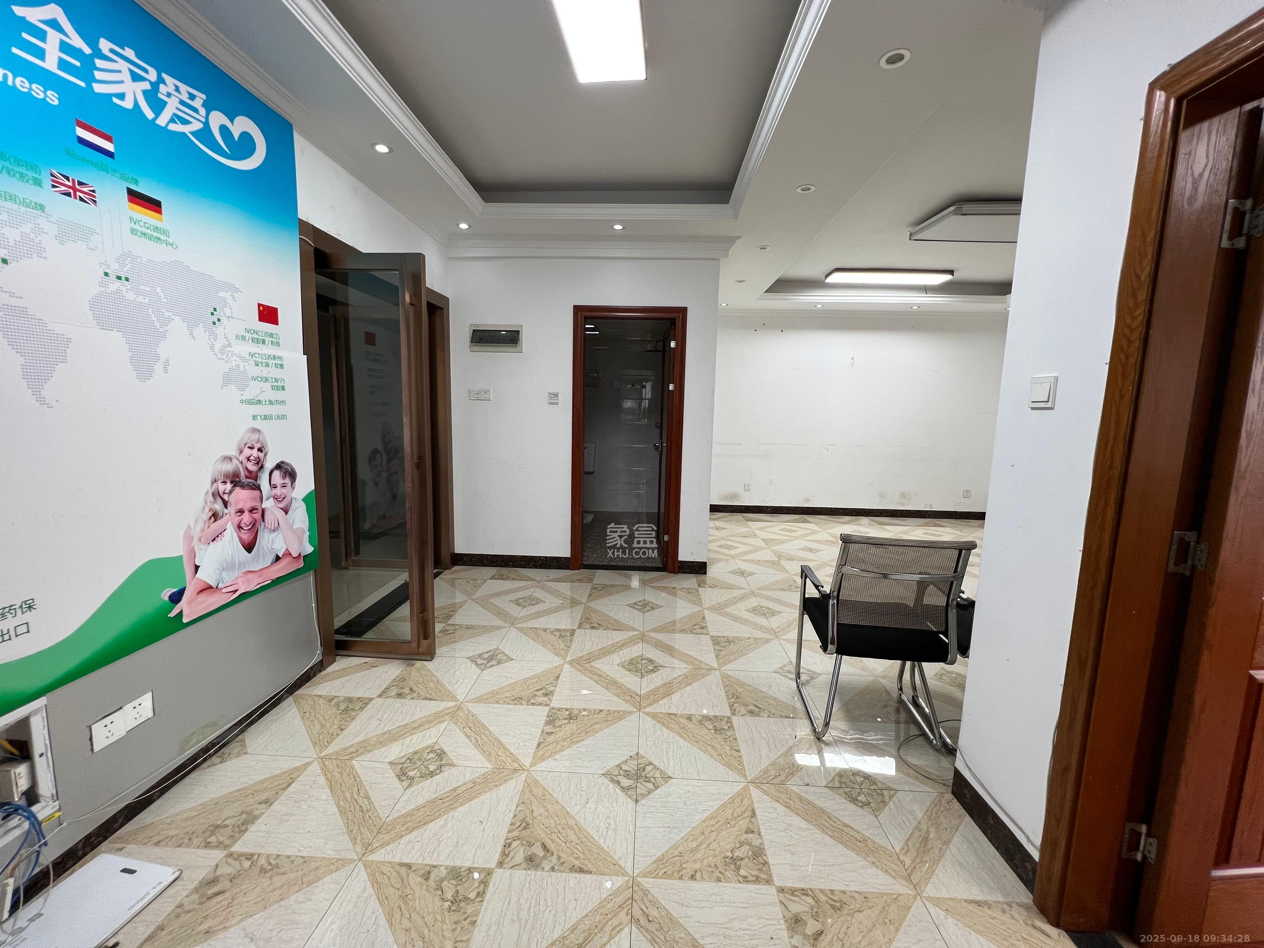 长房中庭国际(东郡华蓉广场) 2室1厅1卫 4300.0元/月 长房中庭国际(东郡华蓉广场) 2室1厅1卫 4300.0元/月室内图