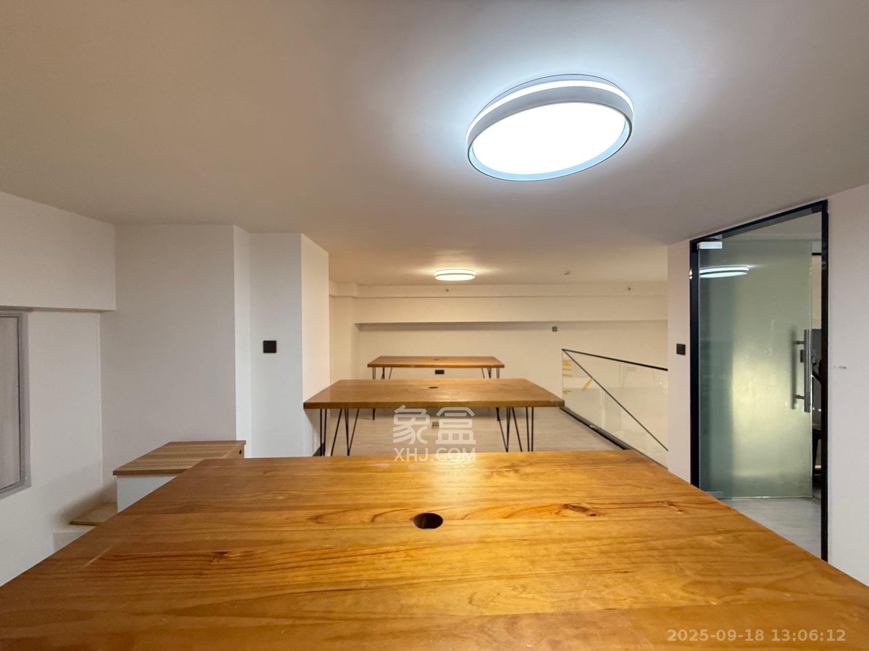 绿地V岛 2室1厅1卫 4800.0元/月 绿地V岛 2室1厅1卫 4800.0元/月室内图