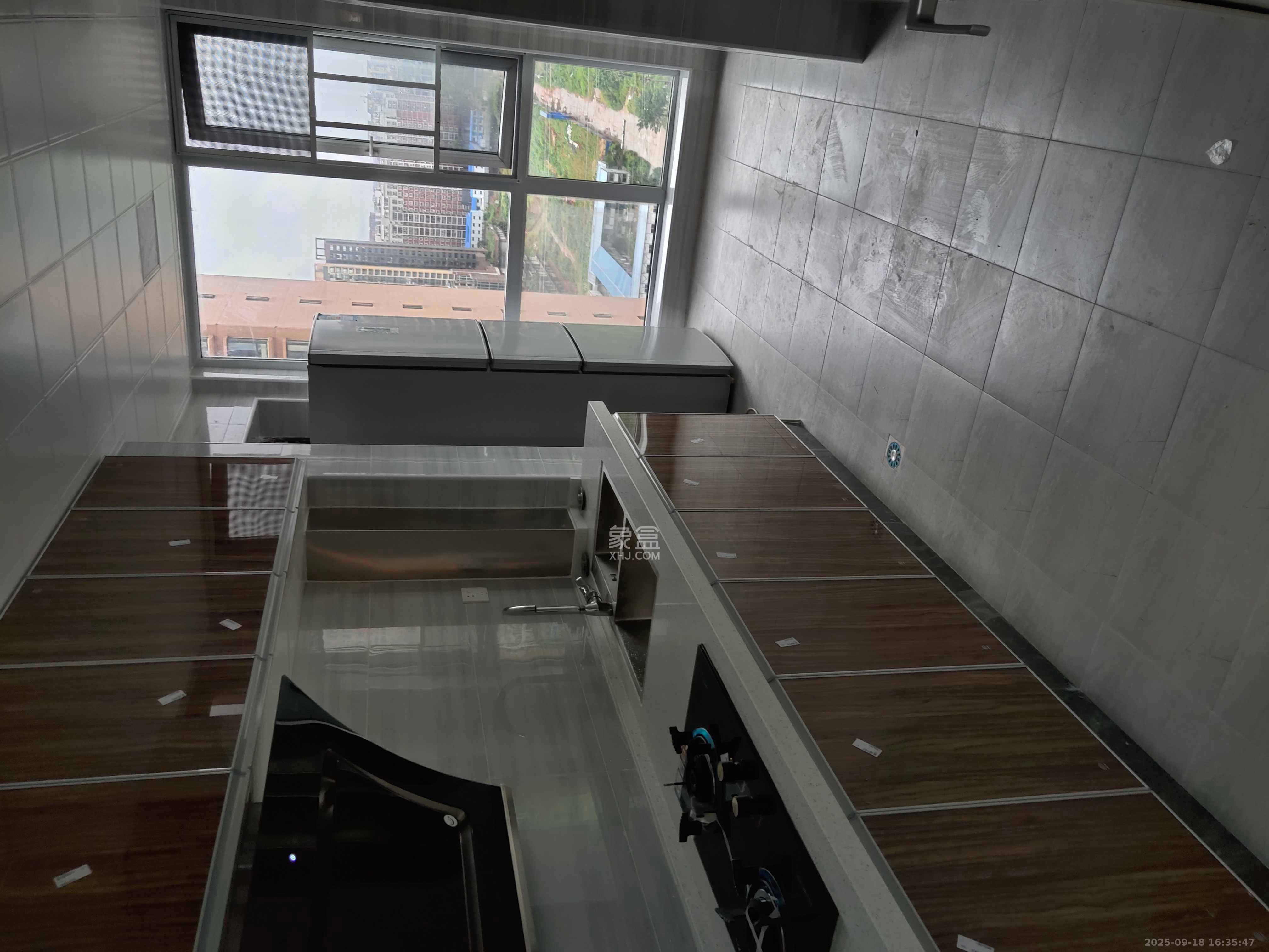 丽发新城 3室2厅2卫 2200.0元/月 丽发新城 3室2厅2卫 2200.0元/月室内图