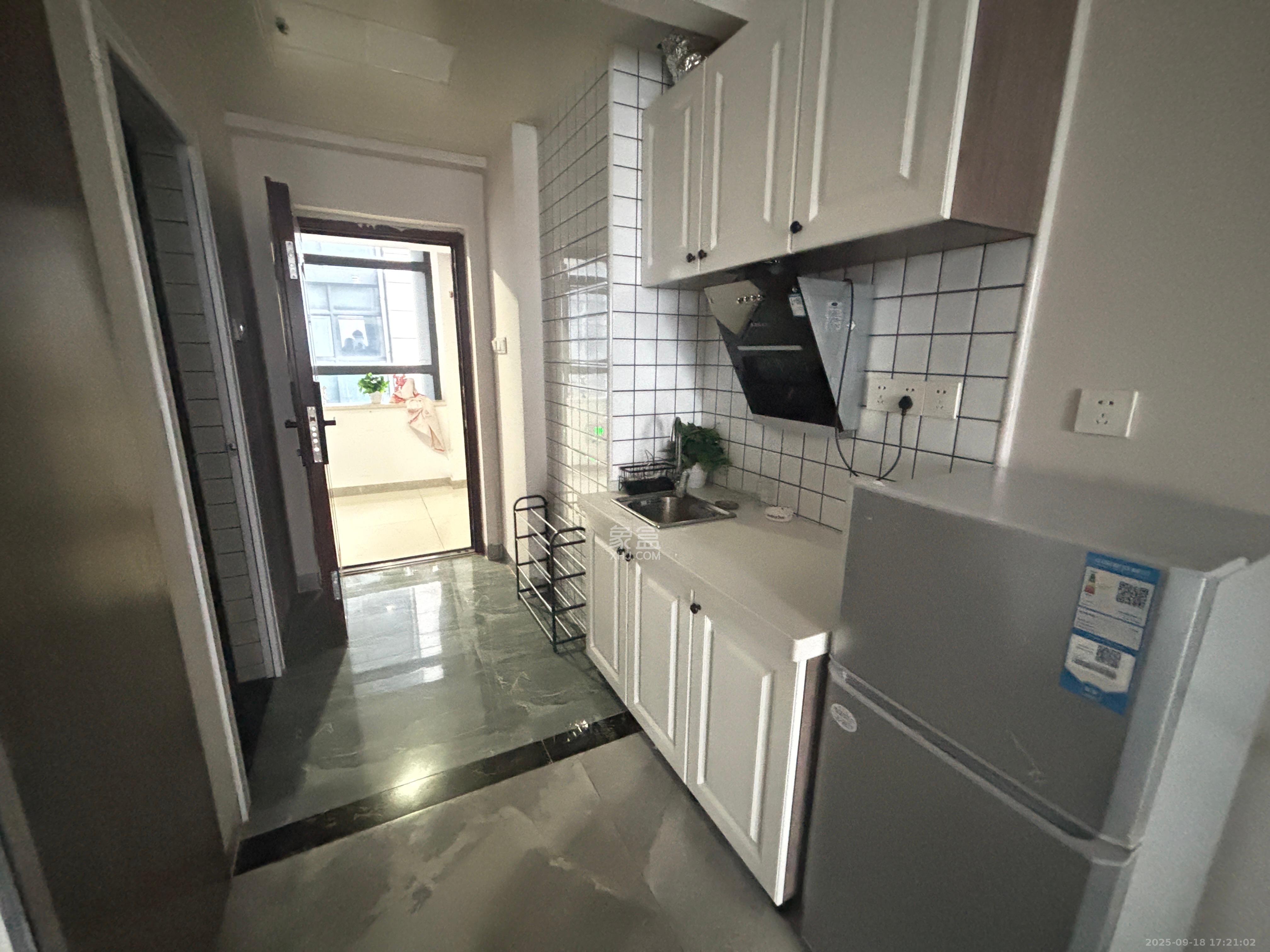 五峰国际 1室1厅1卫 1300.0元/月 五峰国际 1室1厅1卫 1300.0元/月室内图