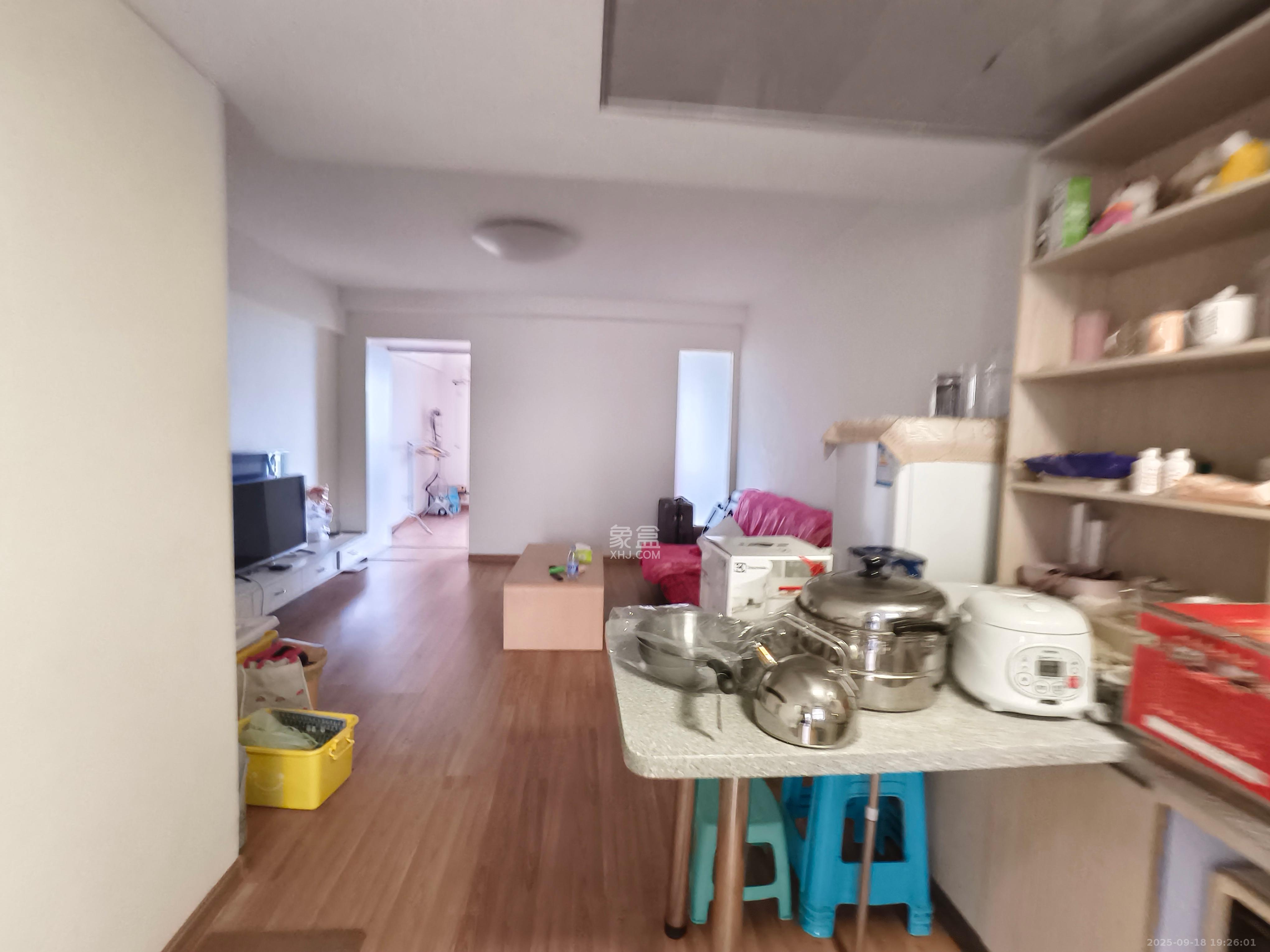 阳光100二期  1室1厅1卫    1800.0元/月室内图