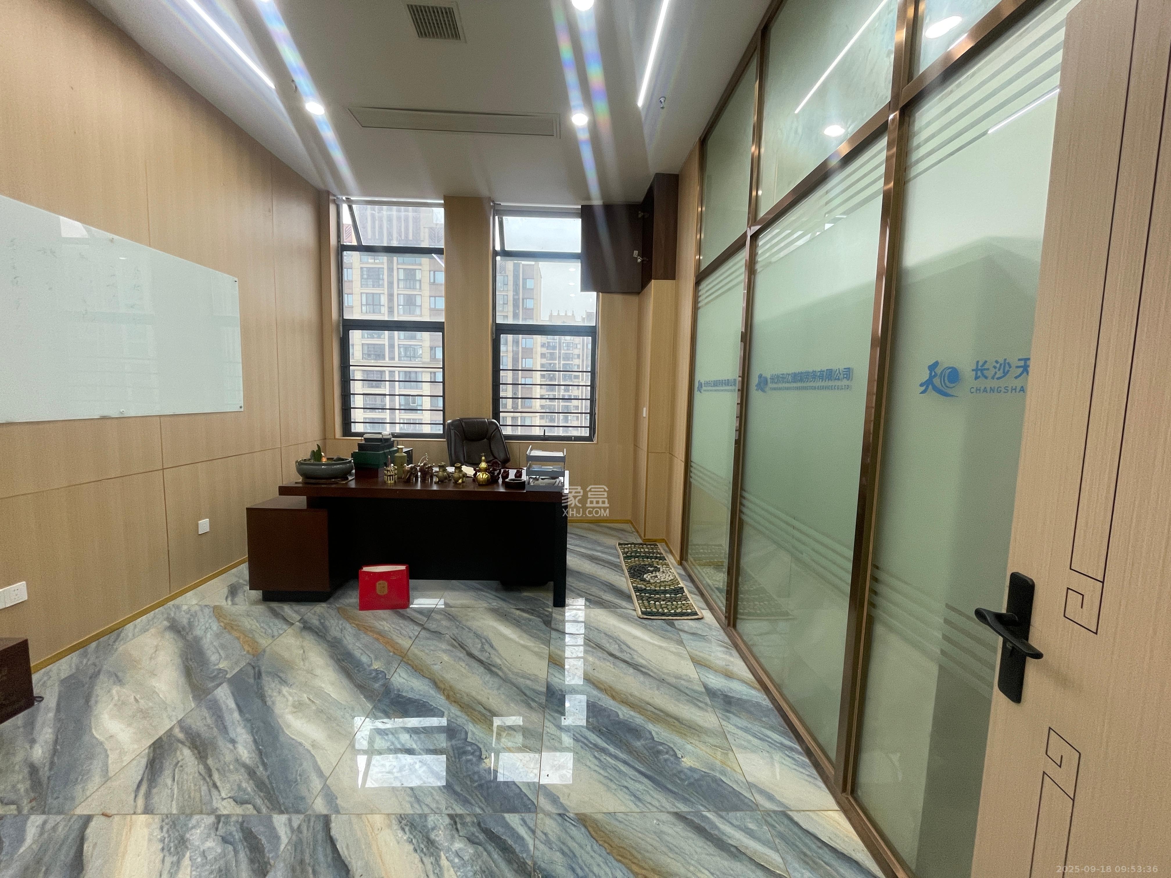 华润置地广场二期  3室1厅1卫    6000.0元/月室内图1