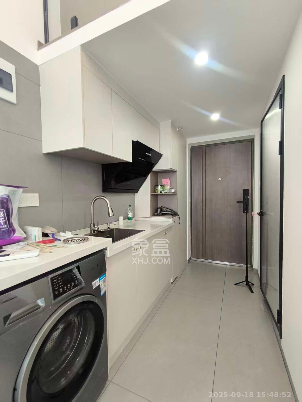 卓越中寰 2室1厅1卫 2600.0元/月 卓越中寰 2室1厅1卫 2600.0元/月室内图