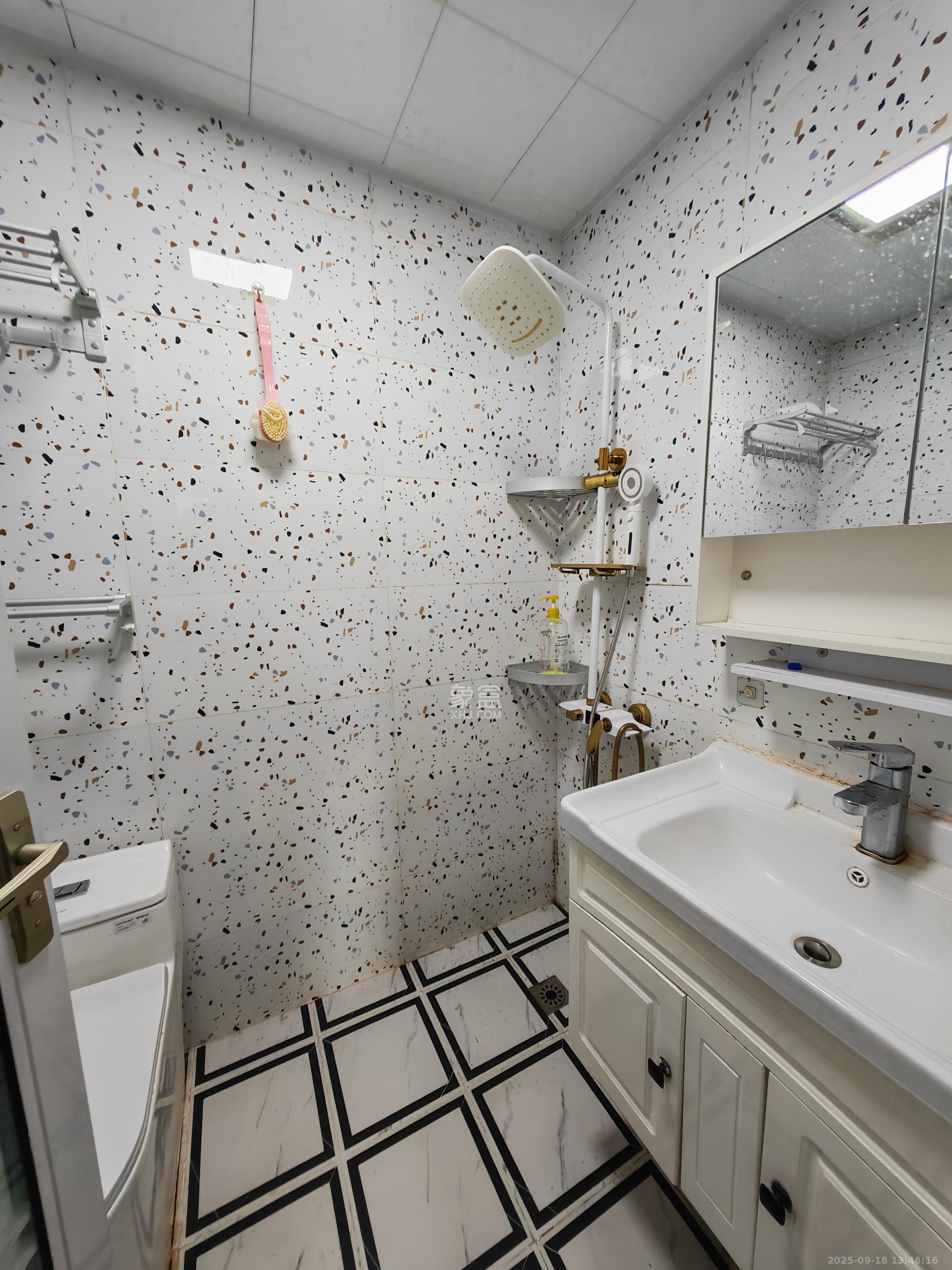 钱隆世家  2室2厅1卫    1800.0元/月 钱隆世家  2室2厅1卫    1800.0元/月室内图