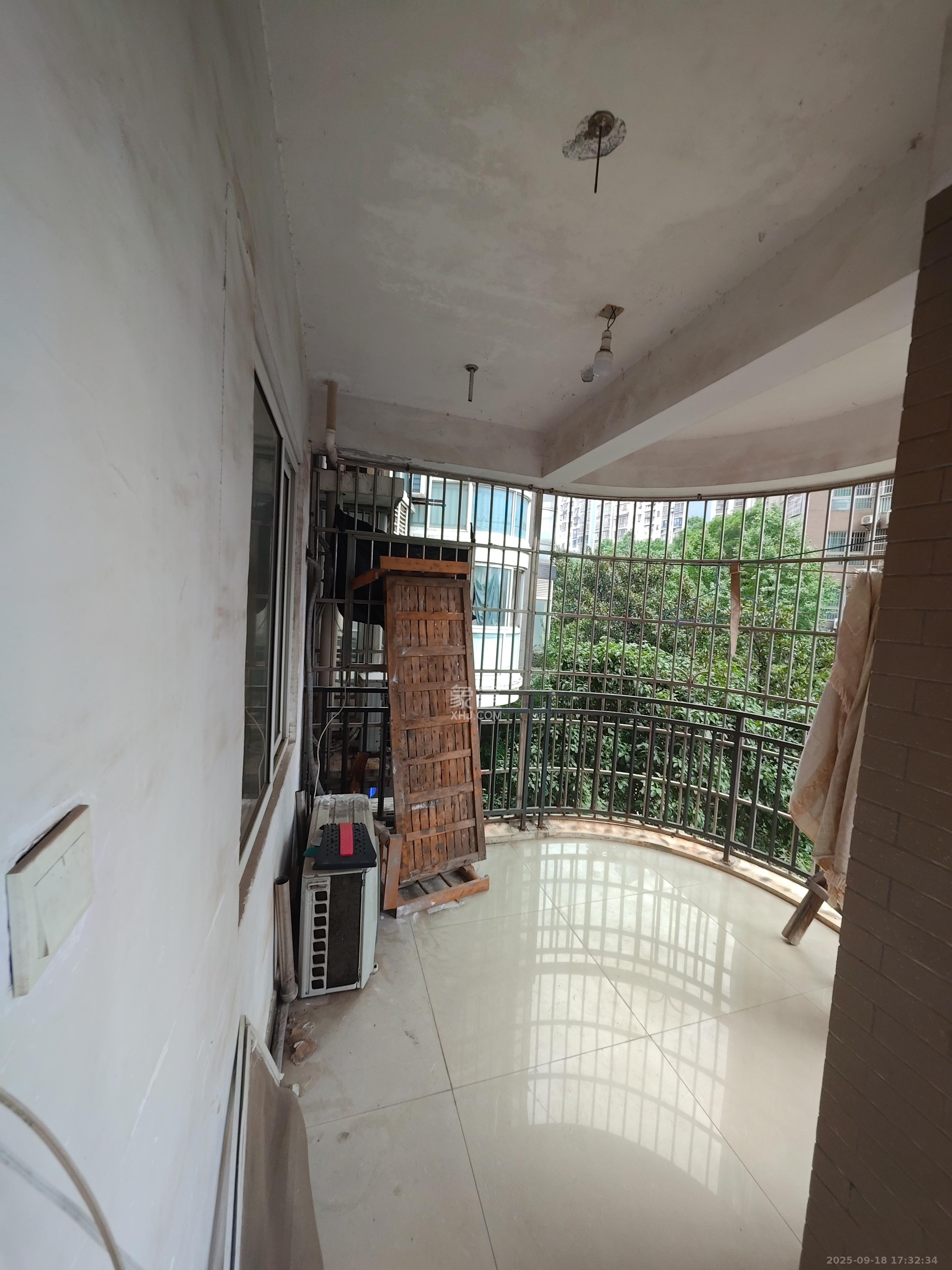 未来现代城  3室2厅2卫    2000.0元/月 未来现代城  3室2厅2卫    2000.0元/月室内图