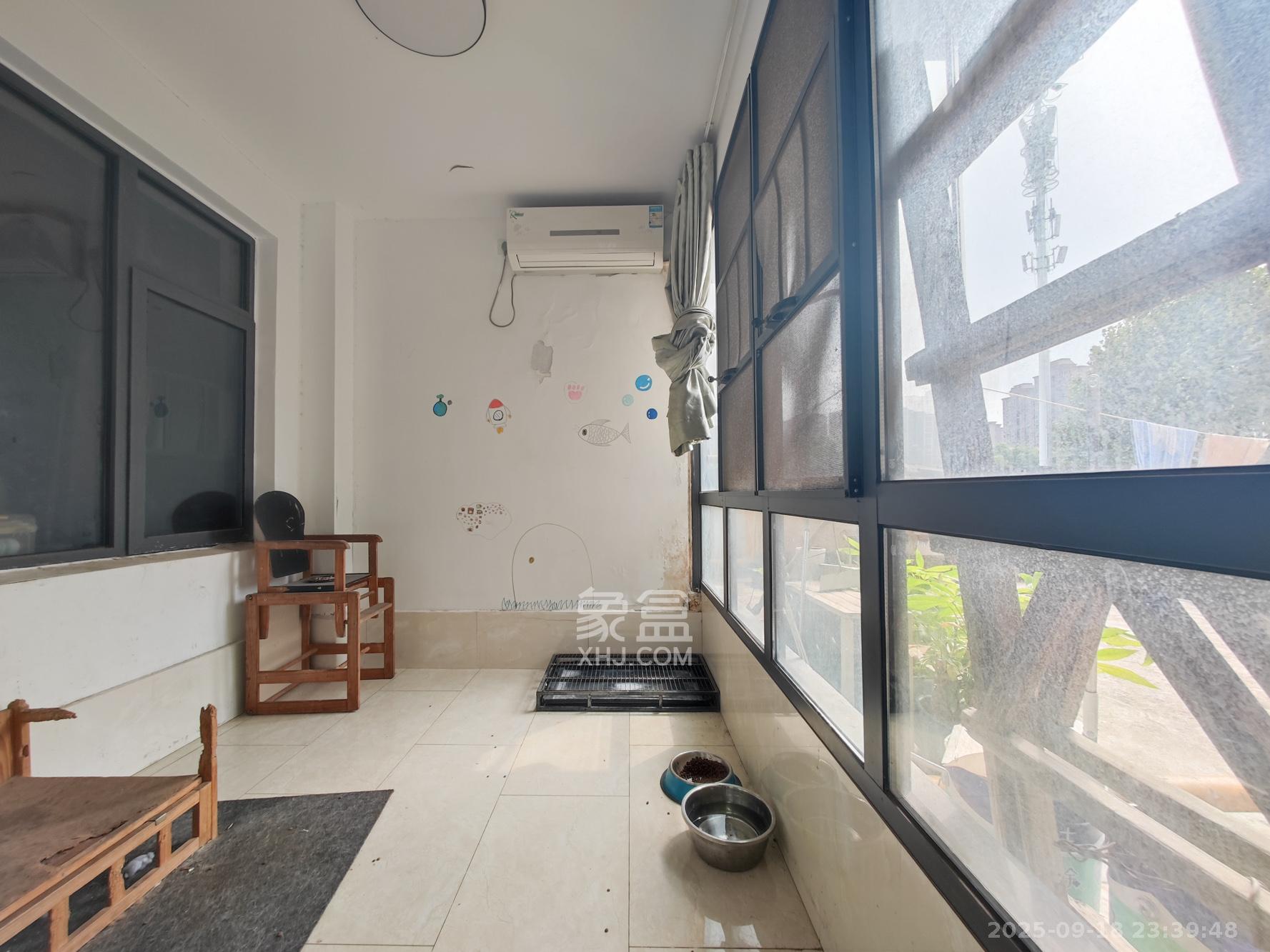 潇湘名城(新里程潇湘名城) 4室2厅2卫 142.0万 潇湘名城(新里程潇湘名城) 4室2厅2卫 142.0万阳台