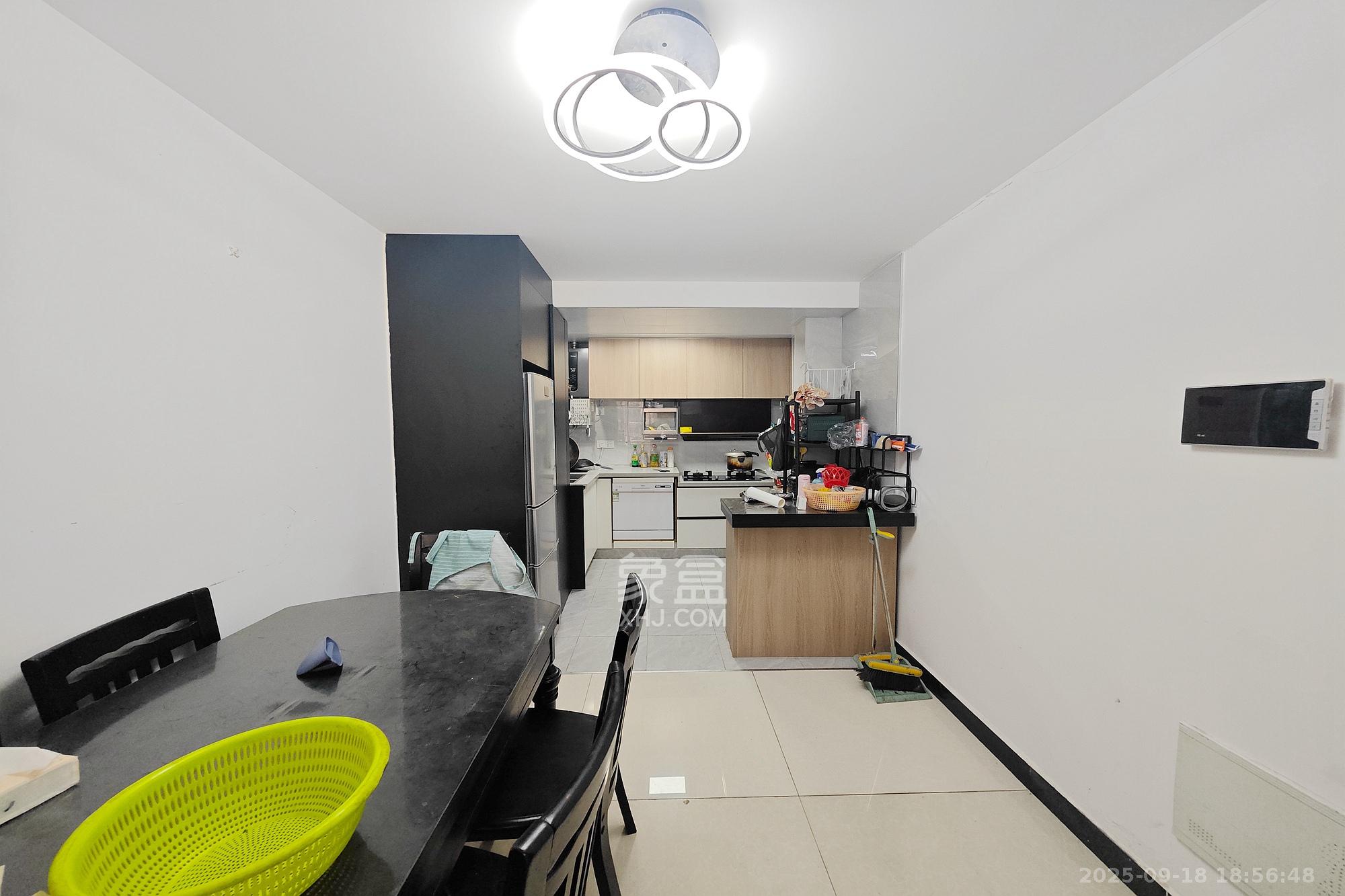 芒果天地(芒果雅苑)  3室2厅1卫    95.8万客厅