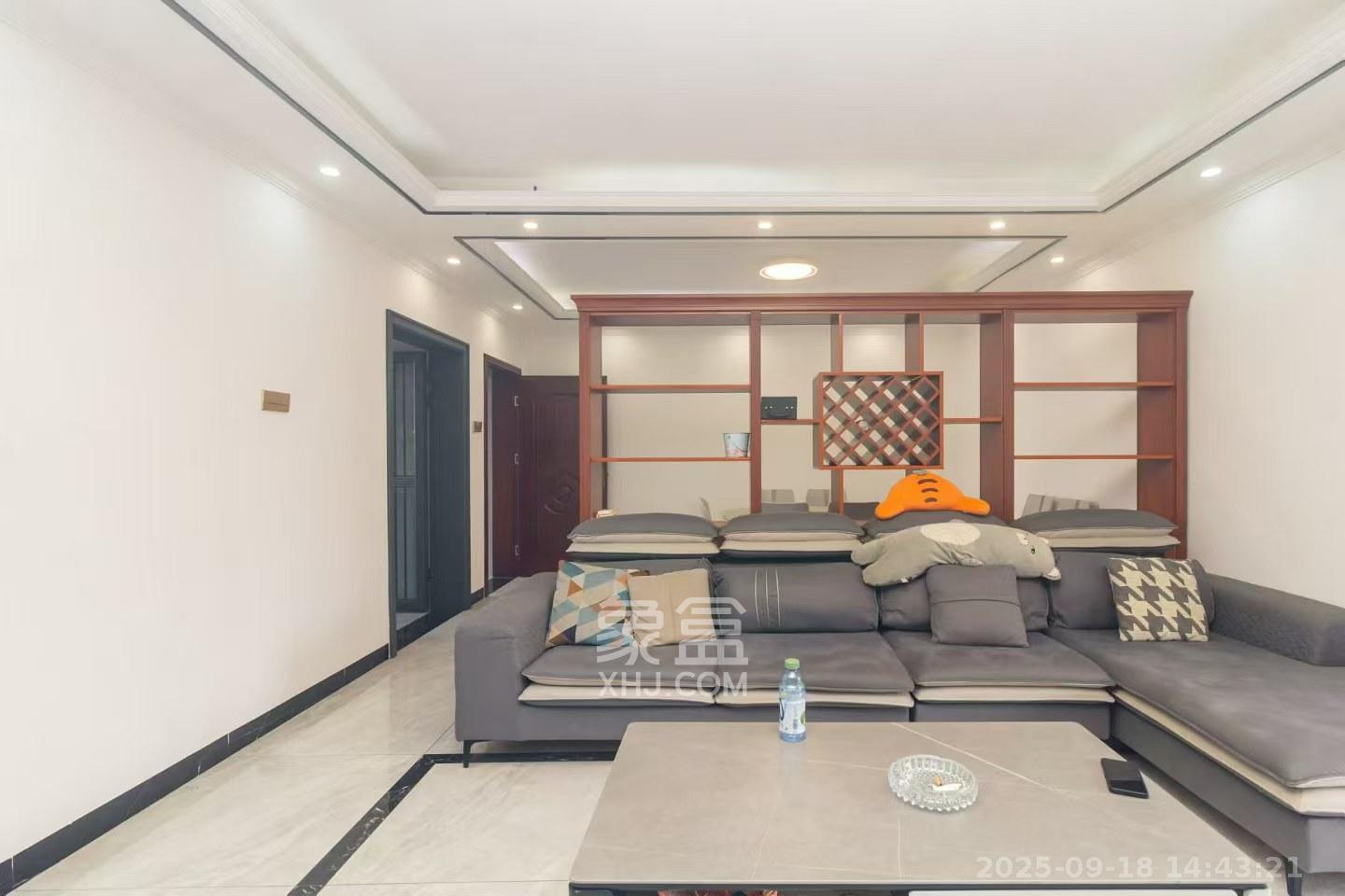 天园假日  3室2厅2卫    2800.0元/月室内图