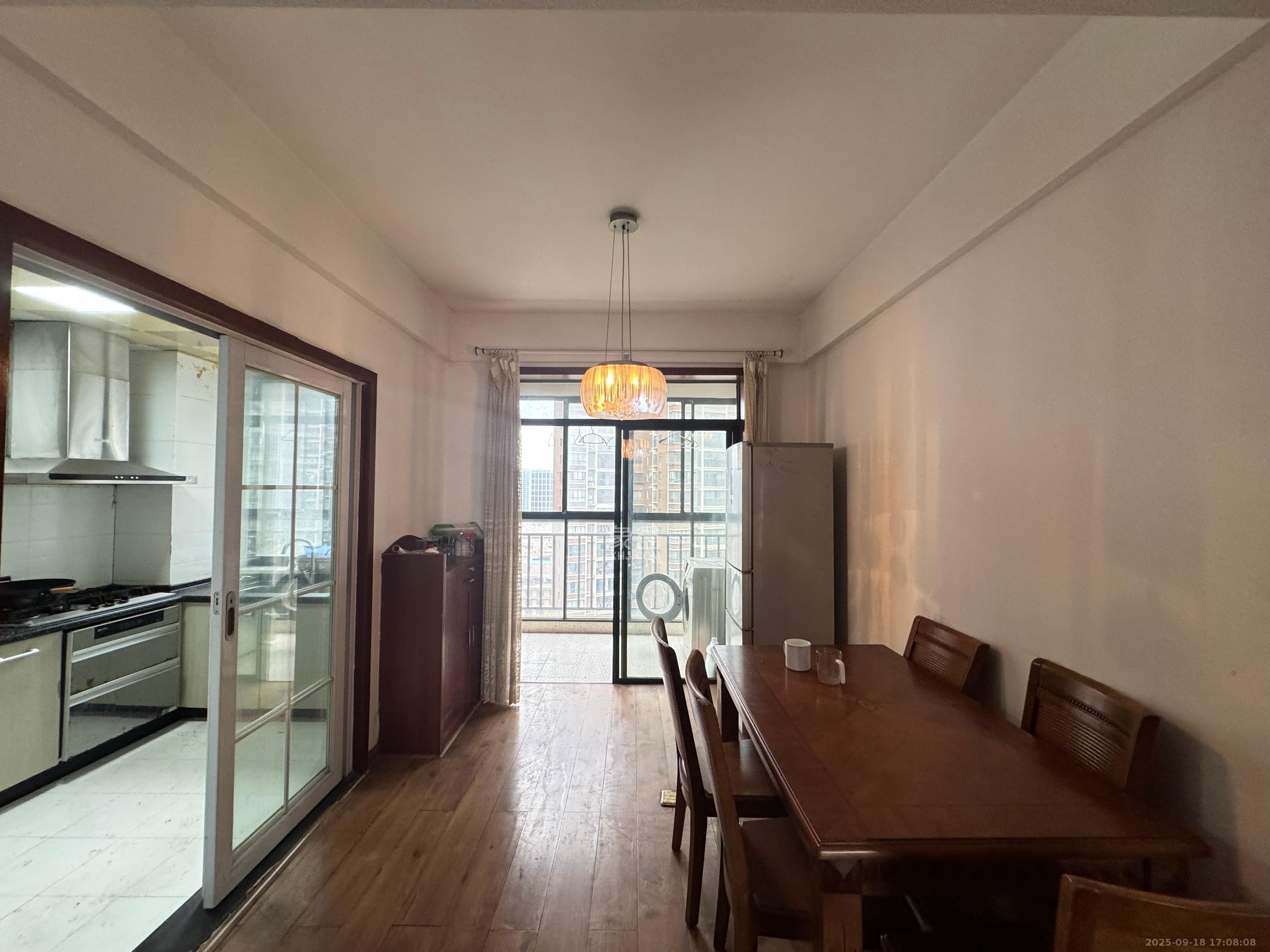 圆梦完美生活 3室2厅2卫 1700.0元/月 圆梦完美生活 3室2厅2卫 1700.0元/月室内图