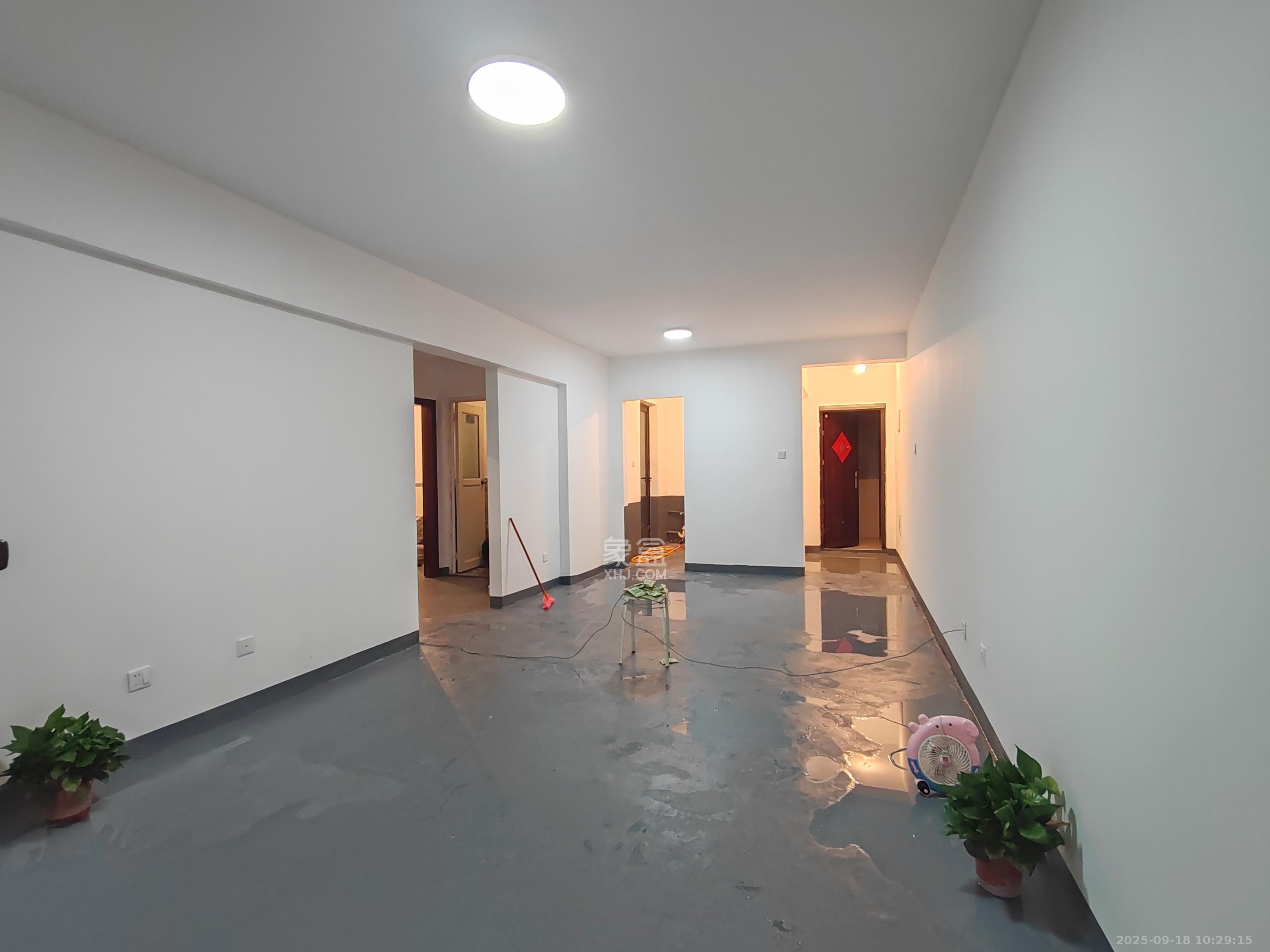 华润凤凰城三期  3室2厅1卫    1100.0元/月室内图