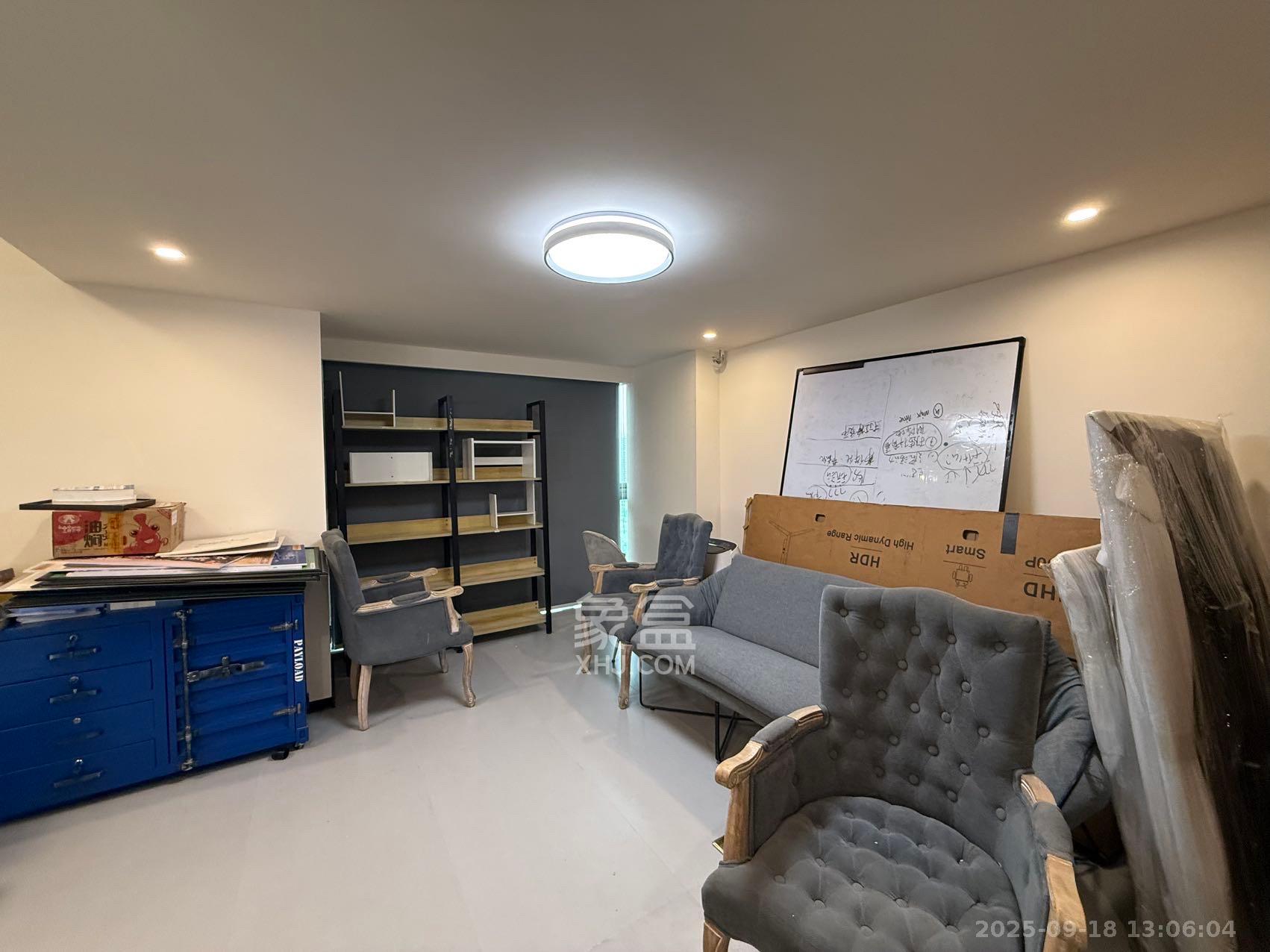 绿地V岛 2室1厅1卫 4800.0元/月 绿地V岛 2室1厅1卫 4800.0元/月室内图