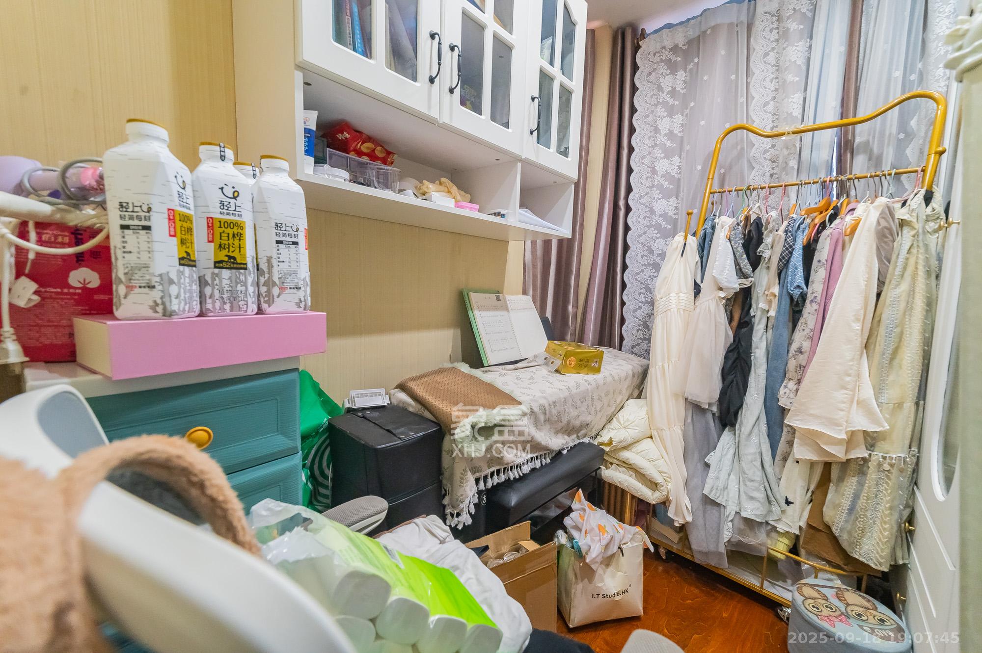 水岸世景 3室2厅1卫 53.8万 水岸世景 3室2厅1卫 53.8万卧室